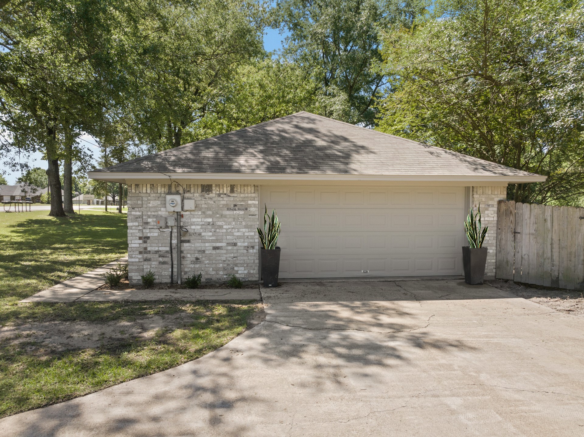 2533 Greenhill Road