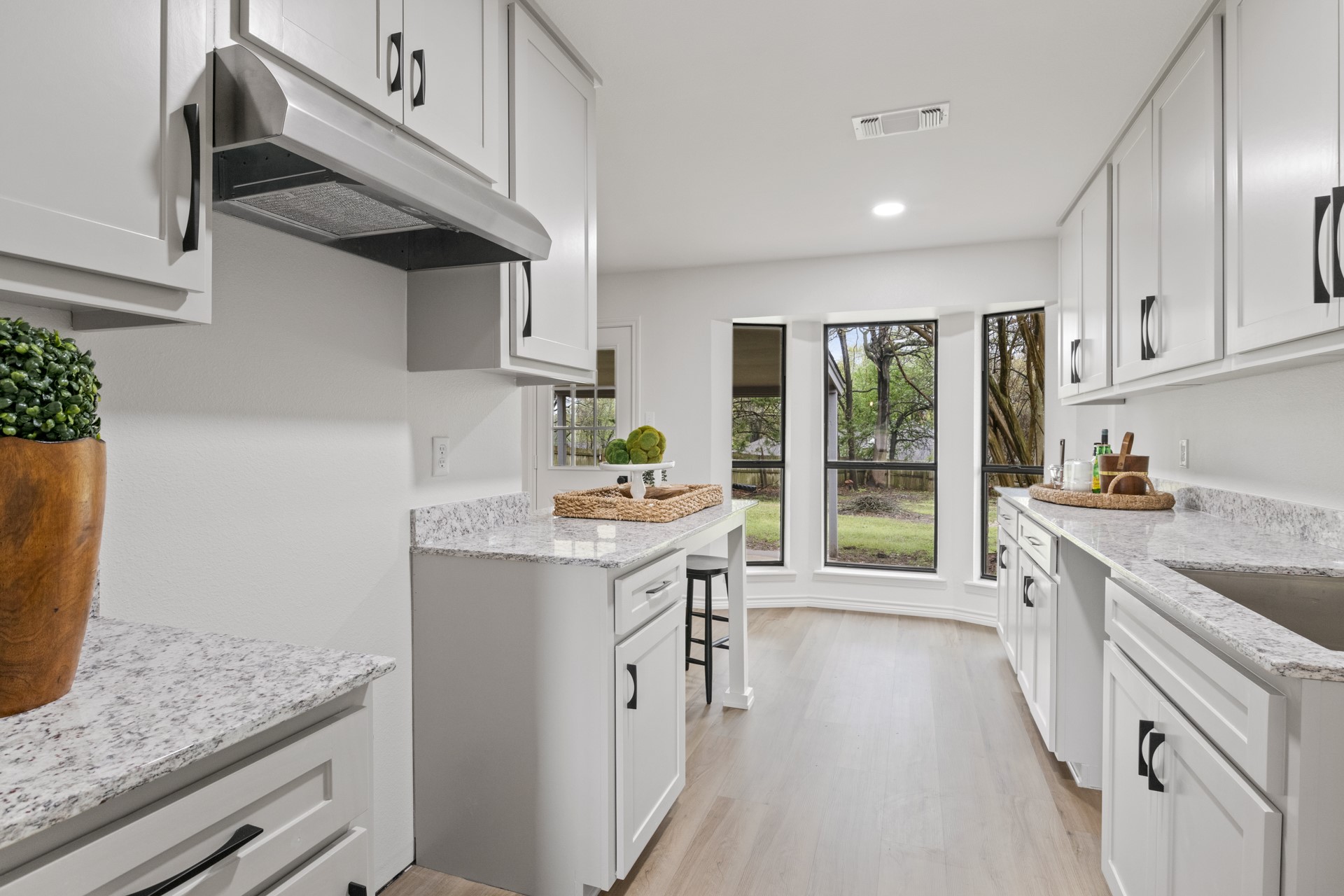 2533 Greenhill Road