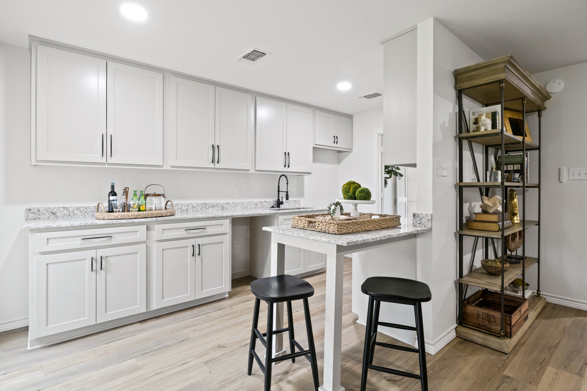2533 Greenhill Road