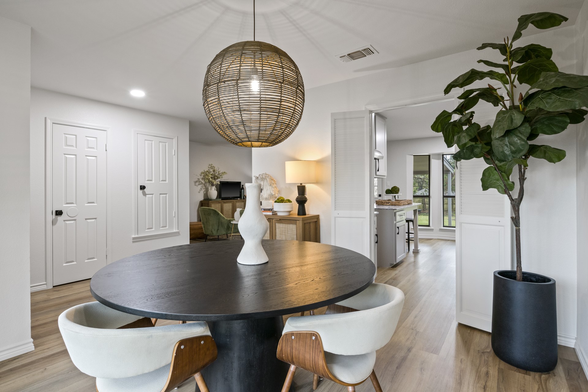 2533 Greenhill Road