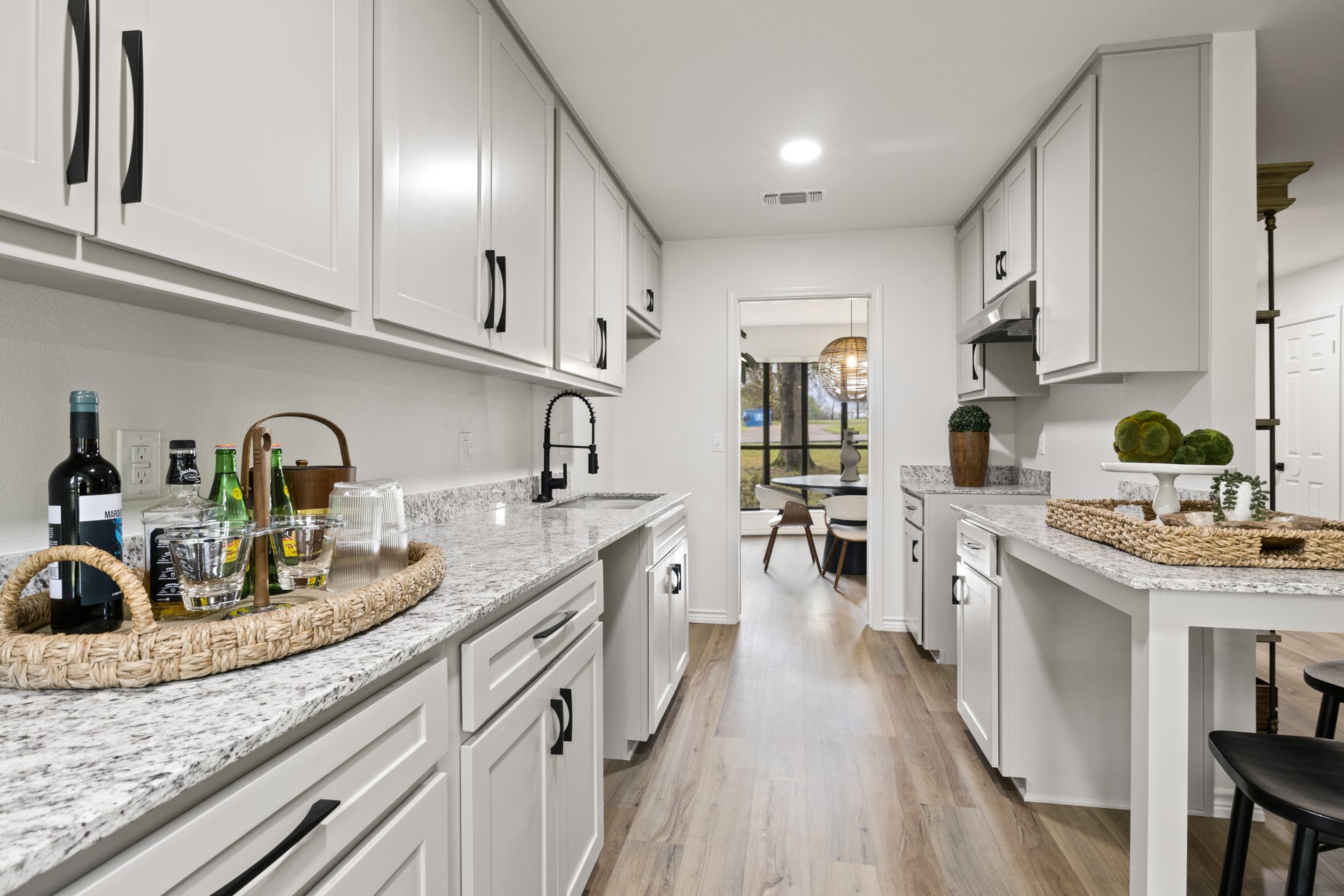 2533 Greenhill Road