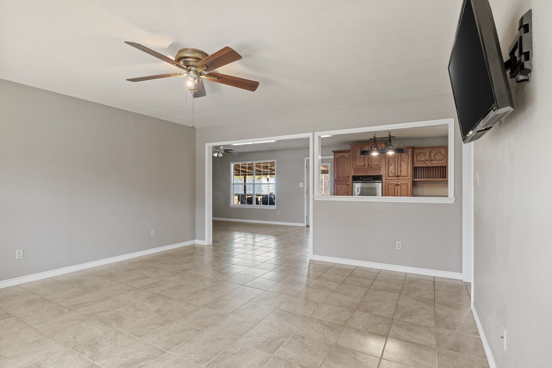 1135 COUNTY ROAD 2112