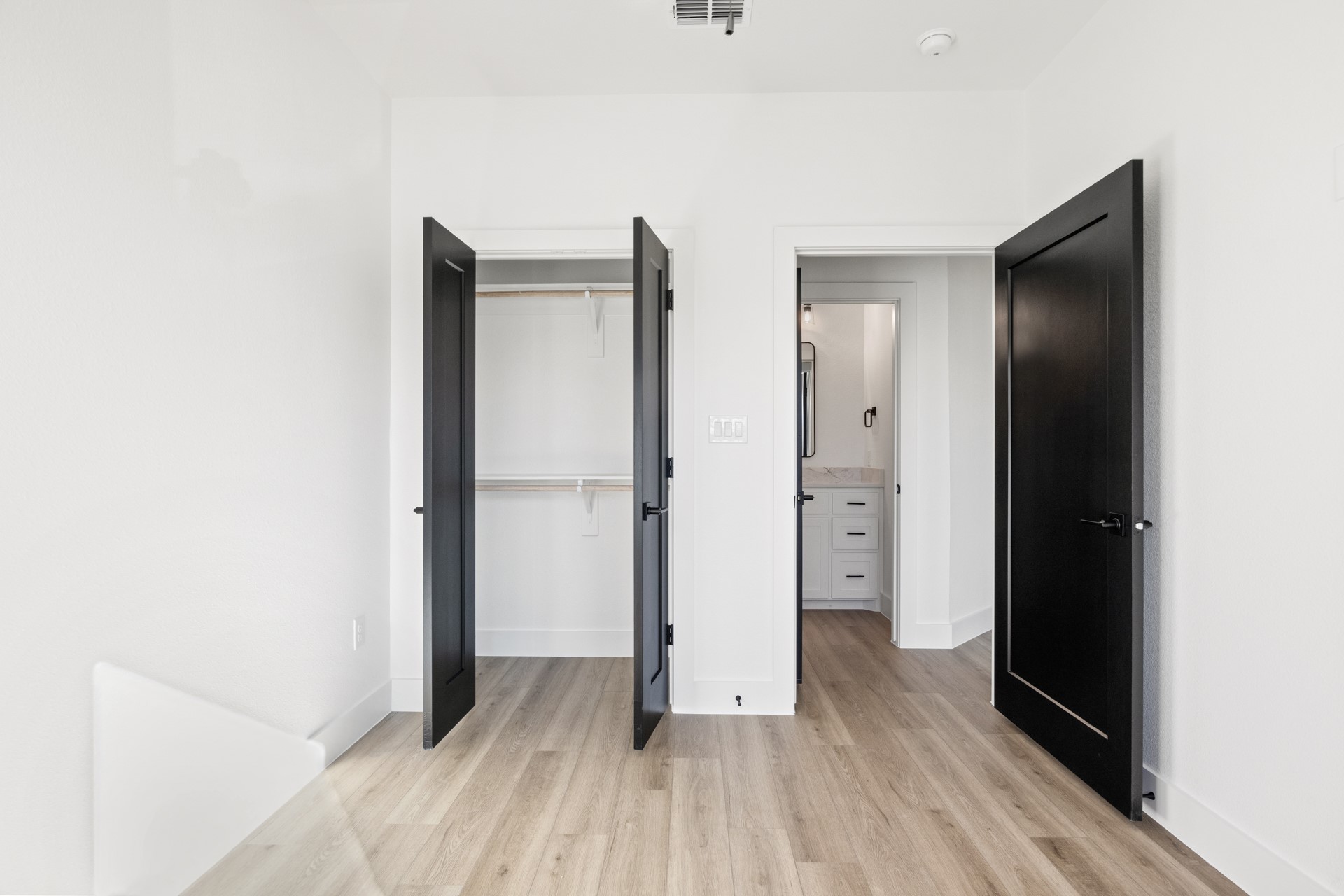 196 W 17 th Street