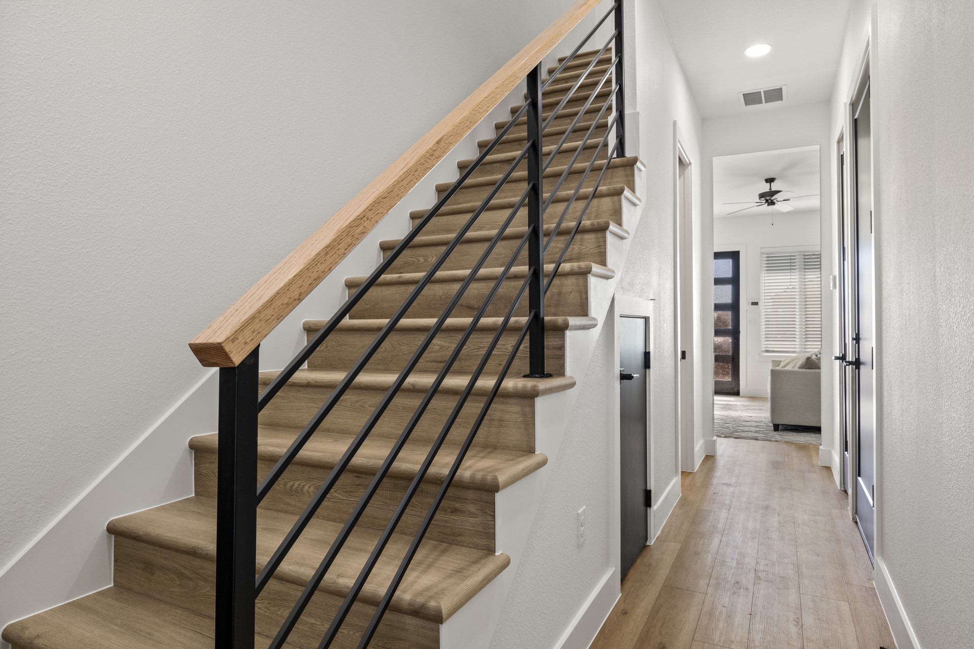 196 W 17 th Street