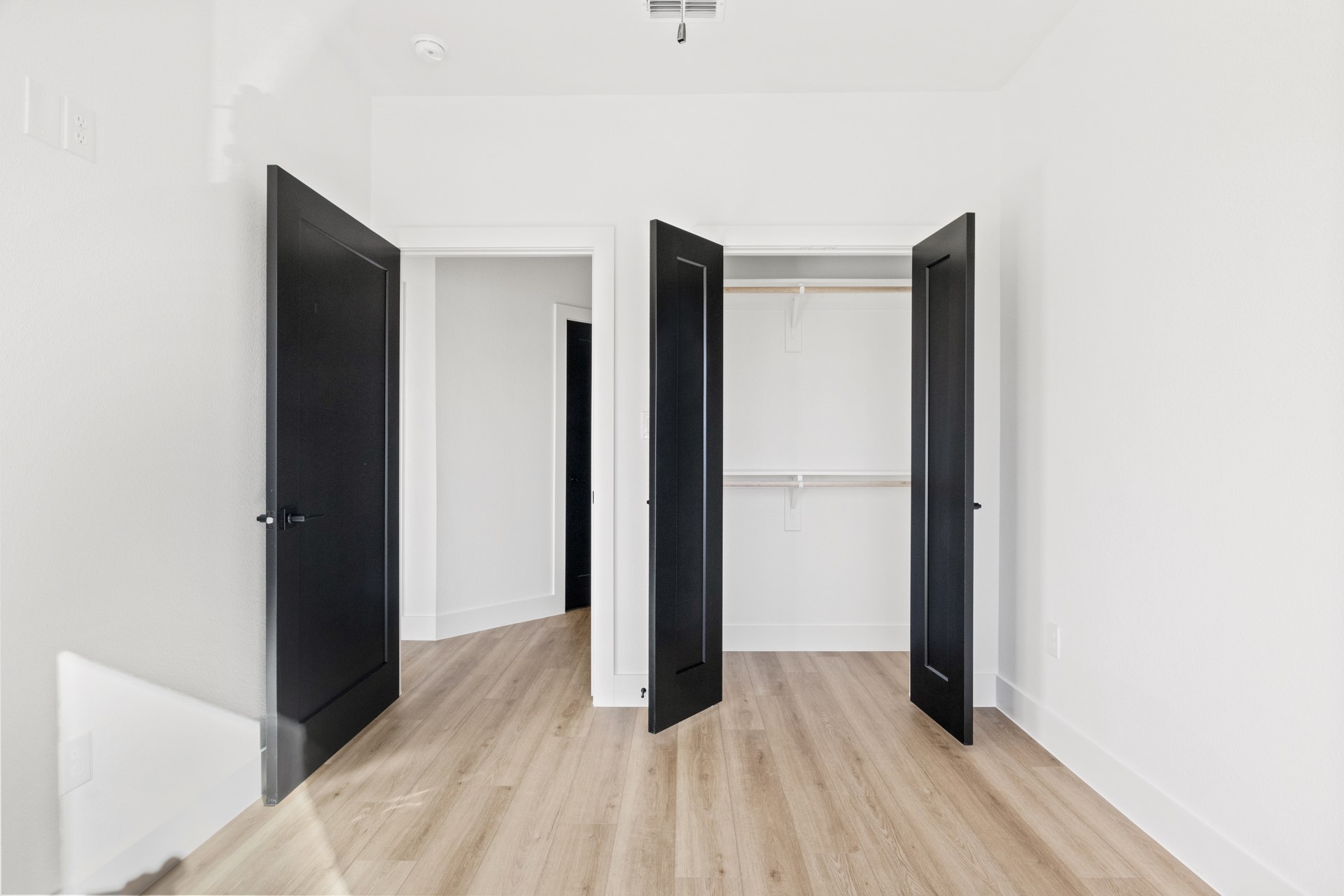 196 W 17 th Street