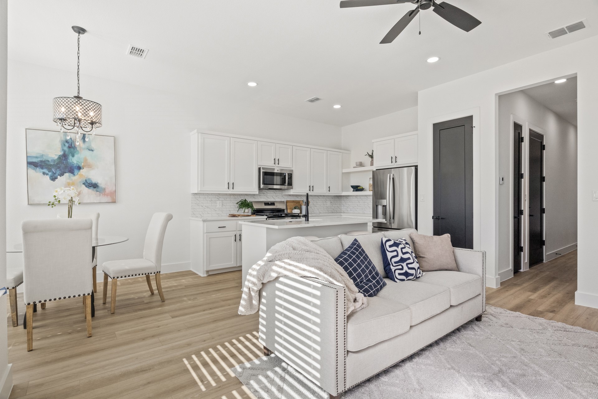 196 W 17 th Street