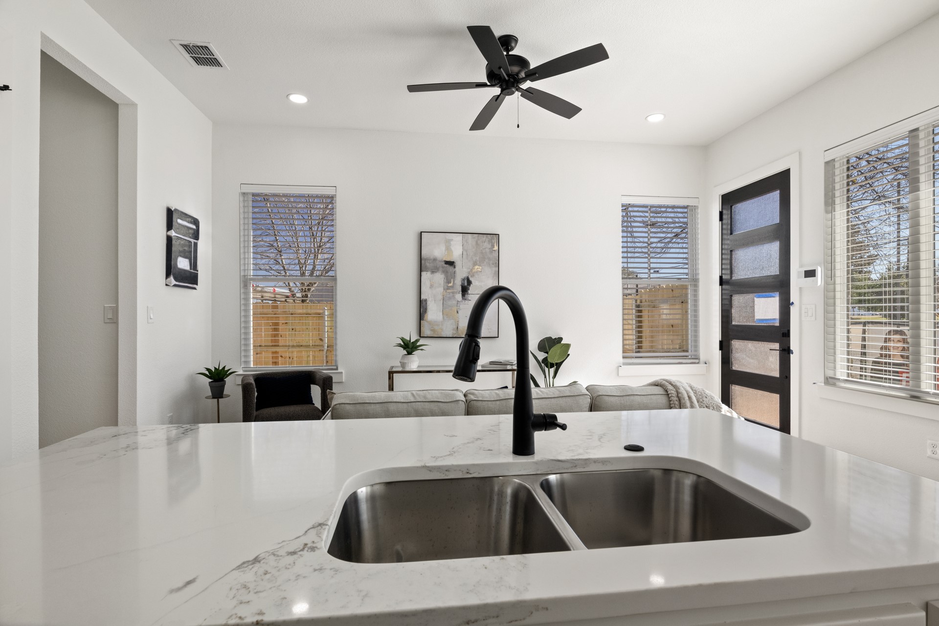 196 W 17 th Street