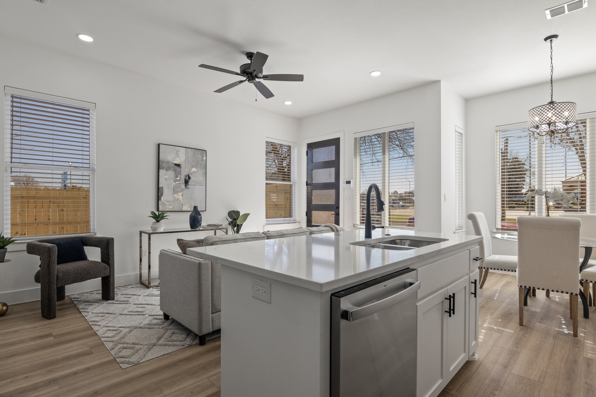 196 W 17 th Street