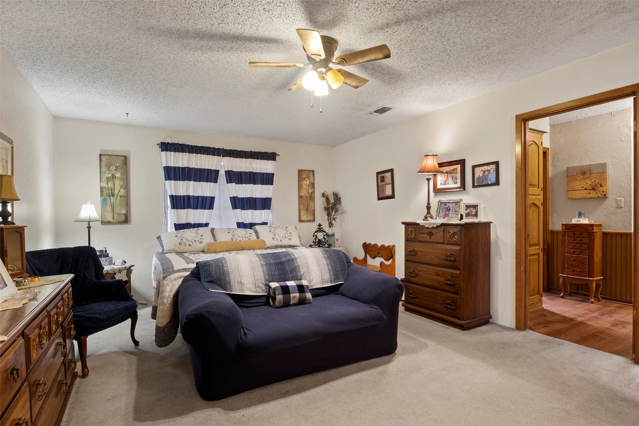 12869 US Highway 259 N