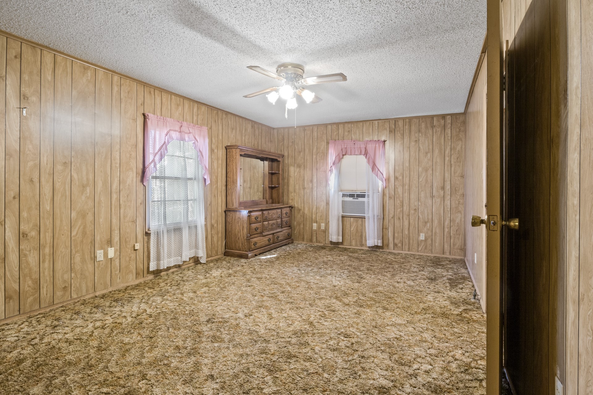 609 E Main