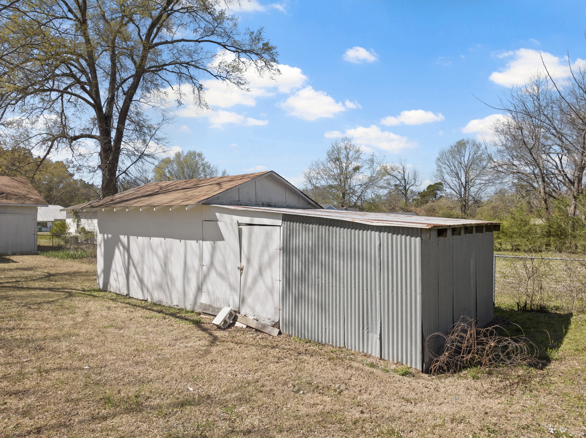 609 E Main