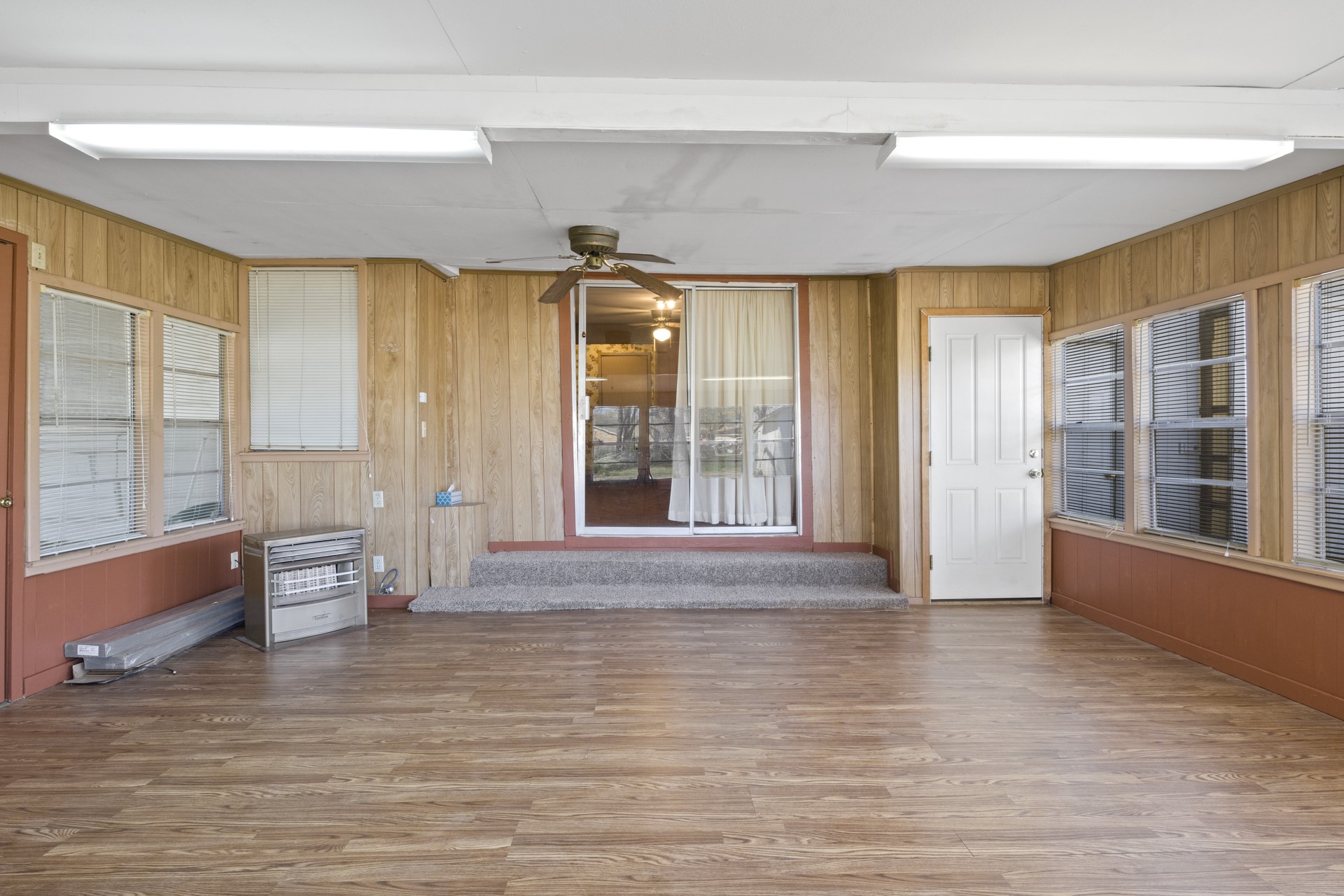 609 E Main