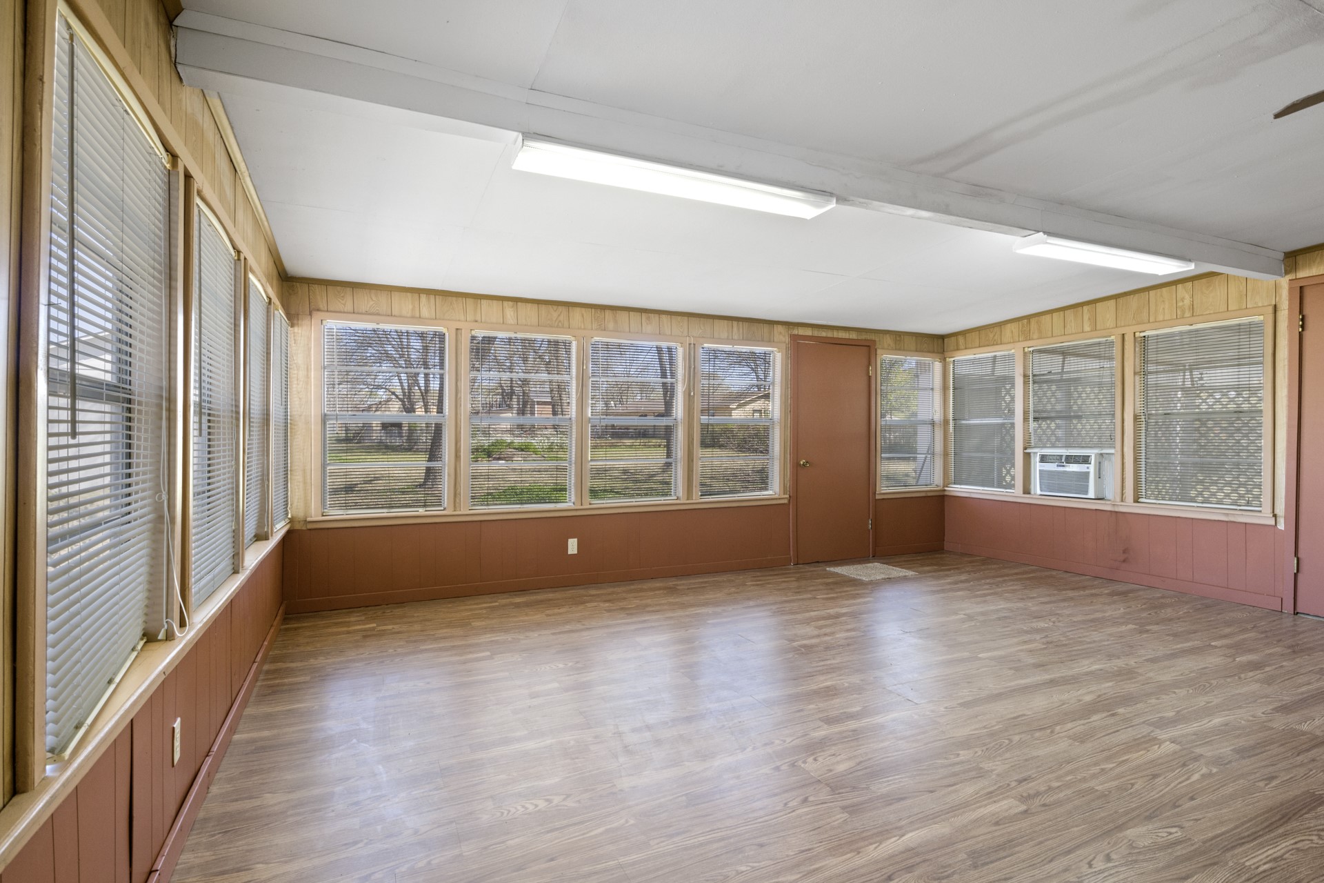 609 E Main