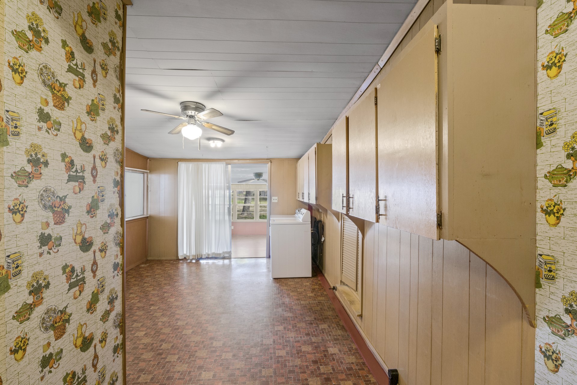 609 E Main