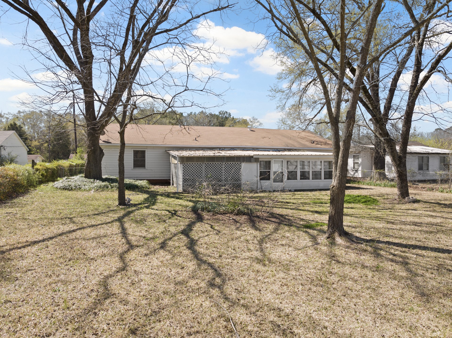 609 E Main