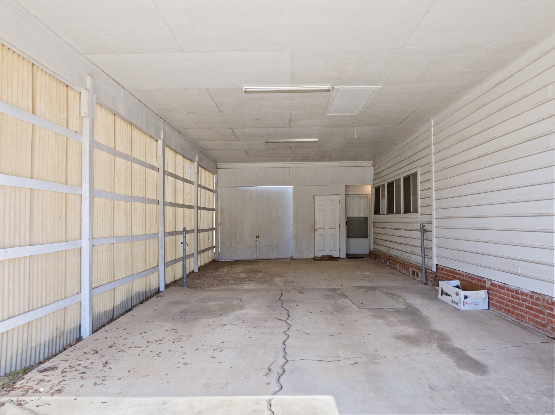 609 E Main