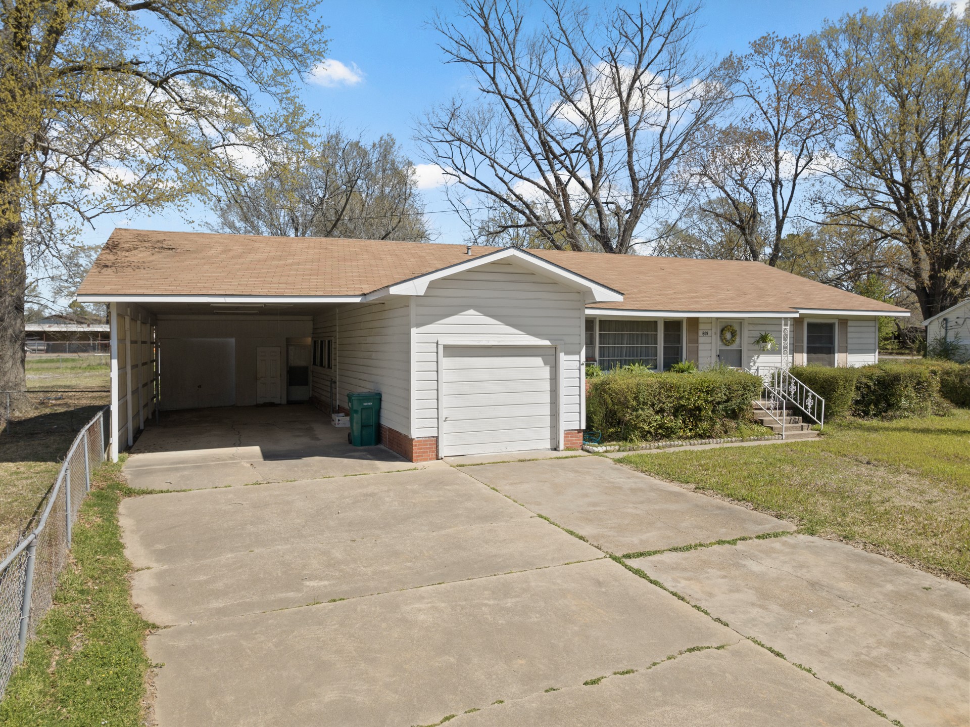 609 E Main