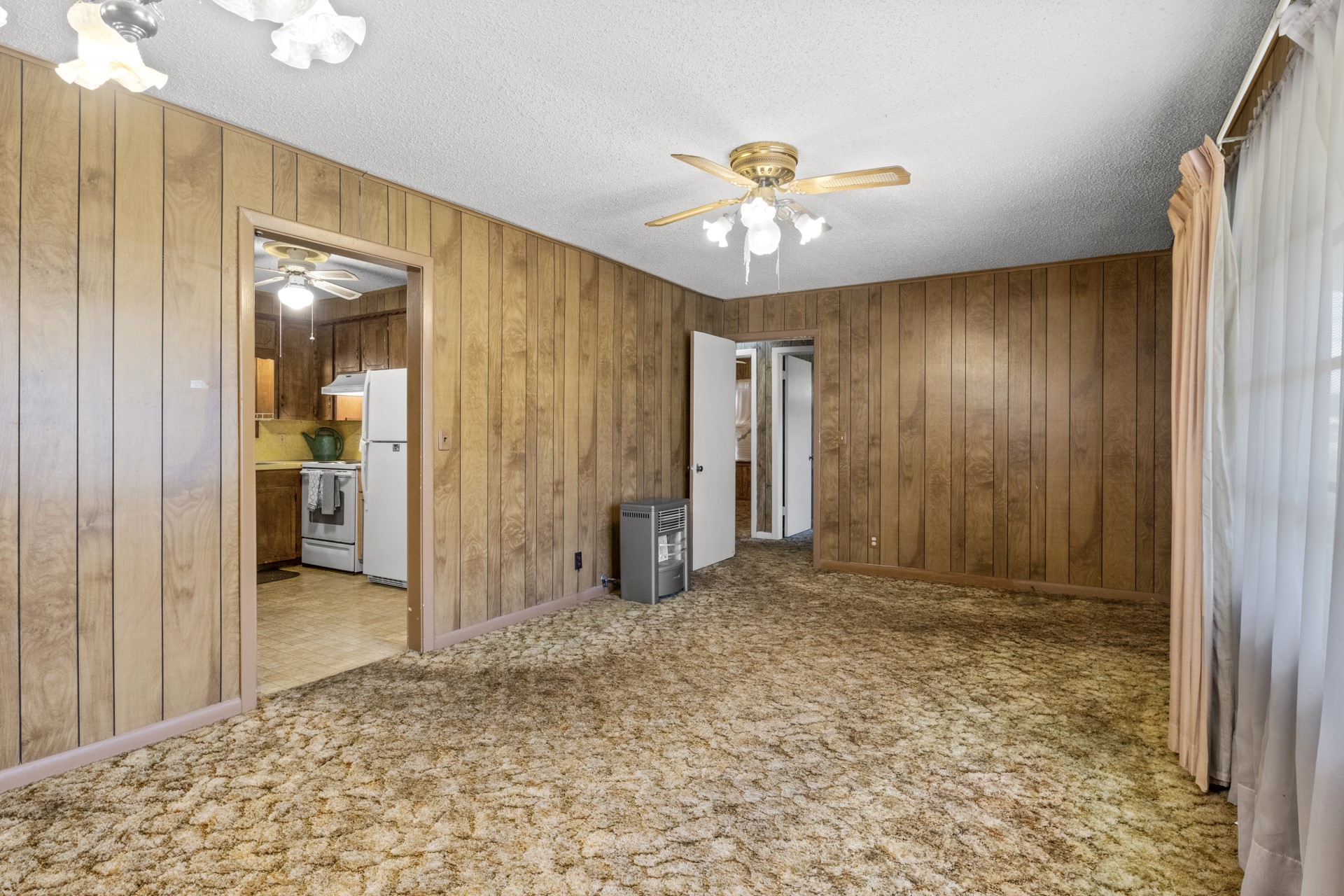 609 E Main