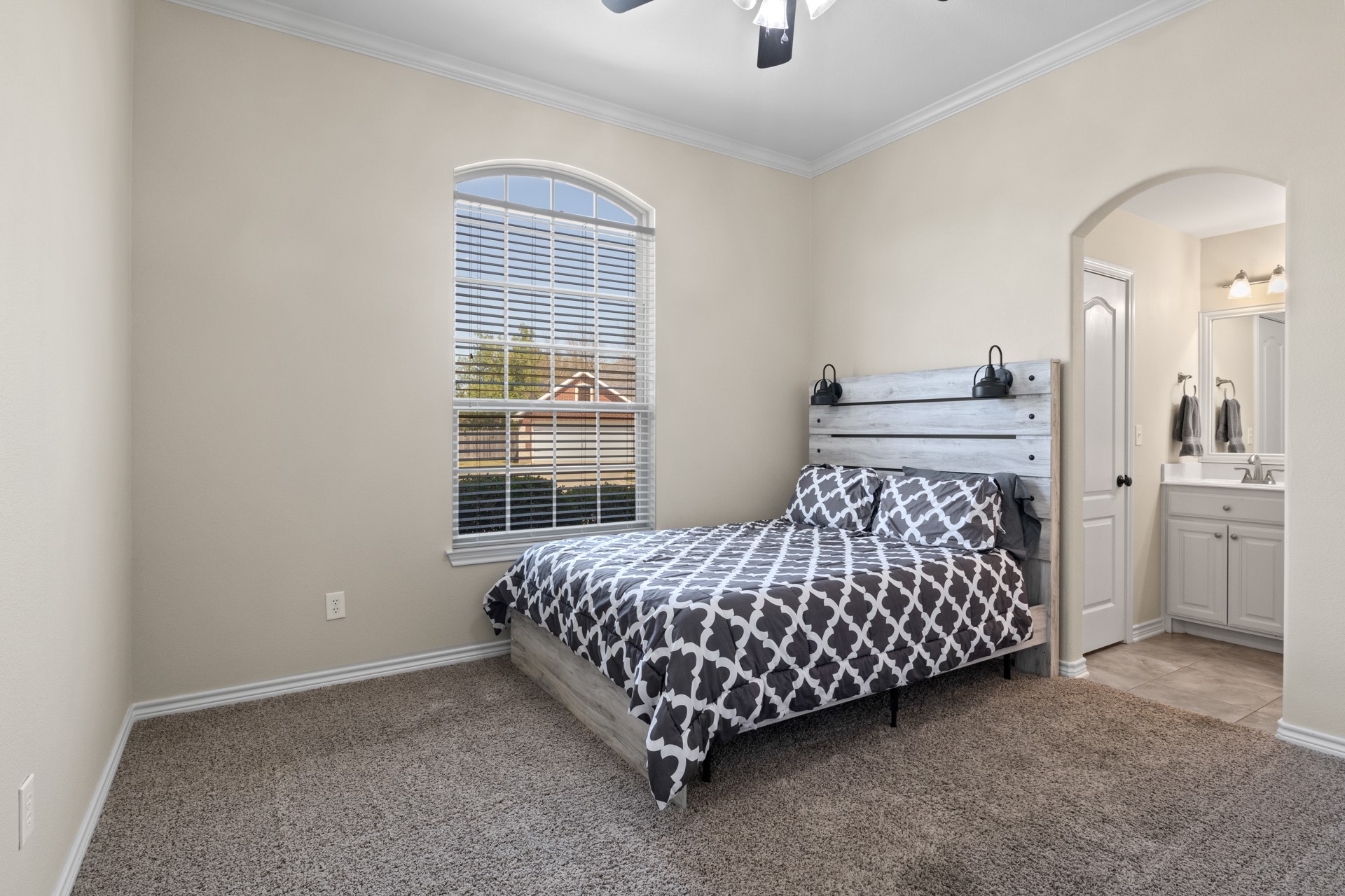 612 Austin Acres
