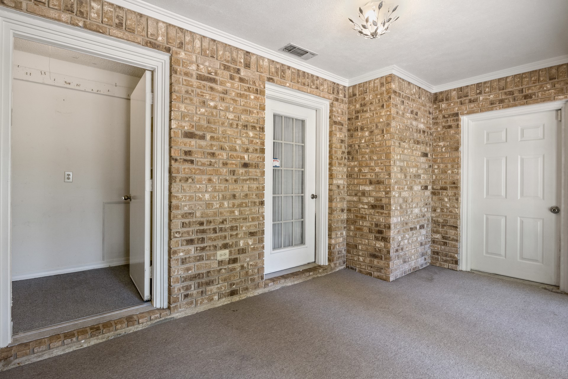 2404 Matthew Dr