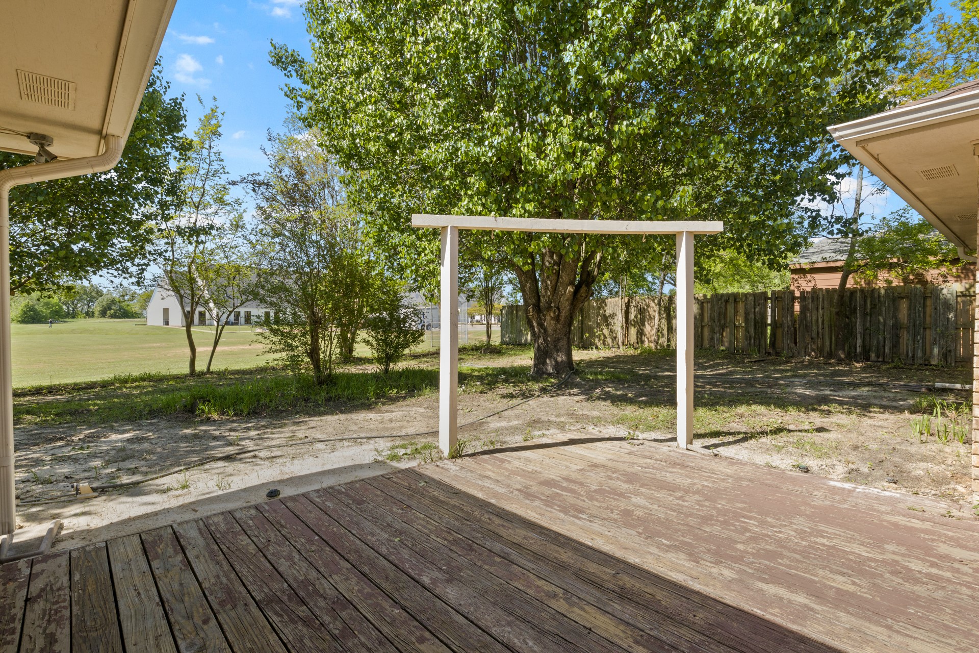 2404 Matthew Dr