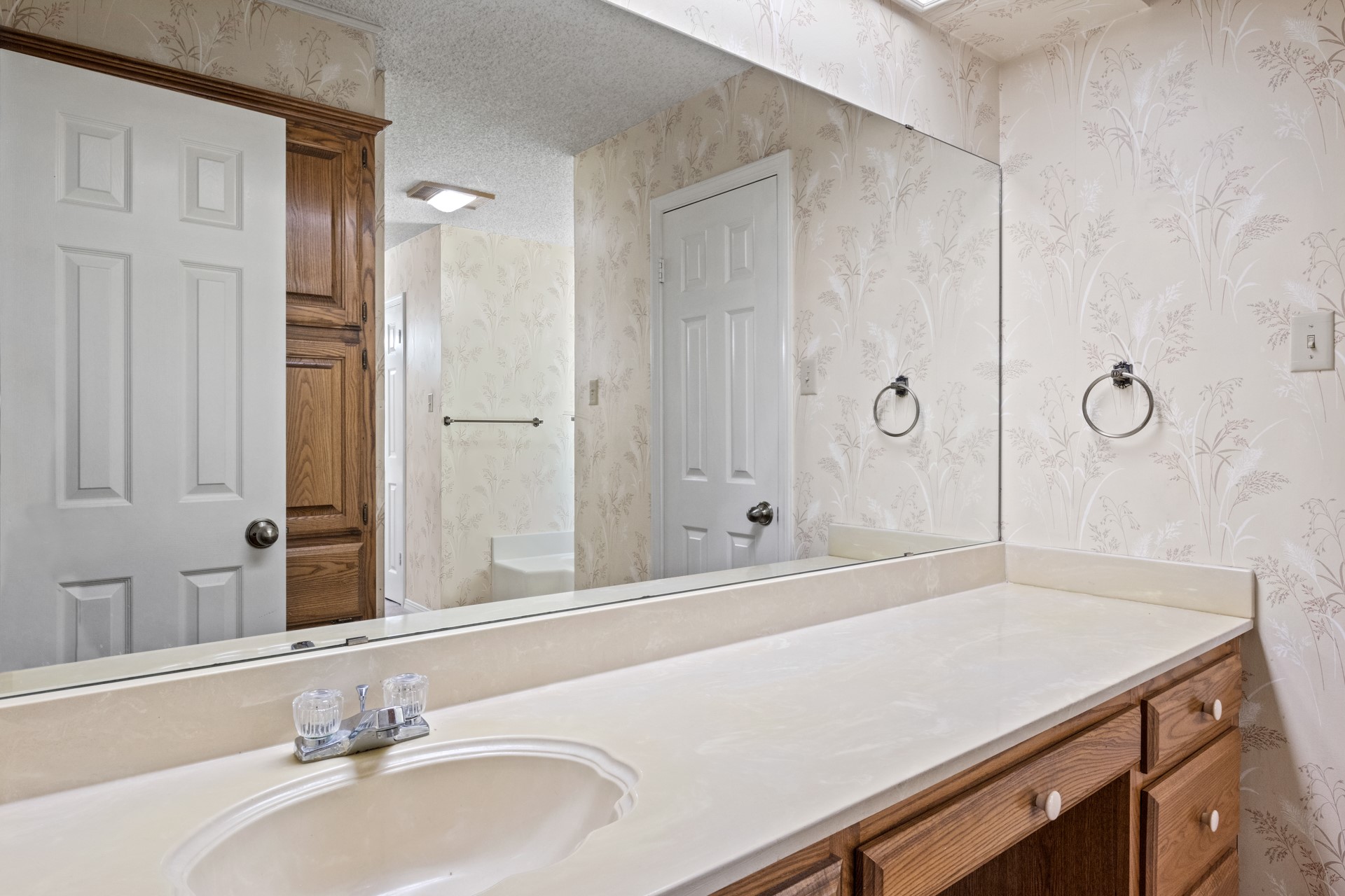 2404 Matthew Dr
