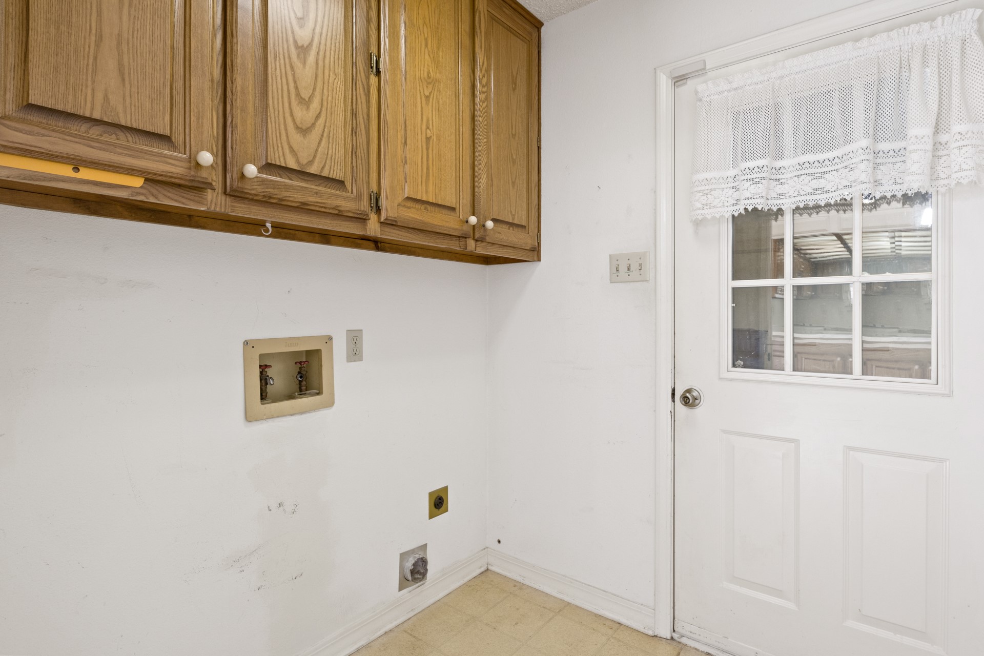 2404 Matthew Dr