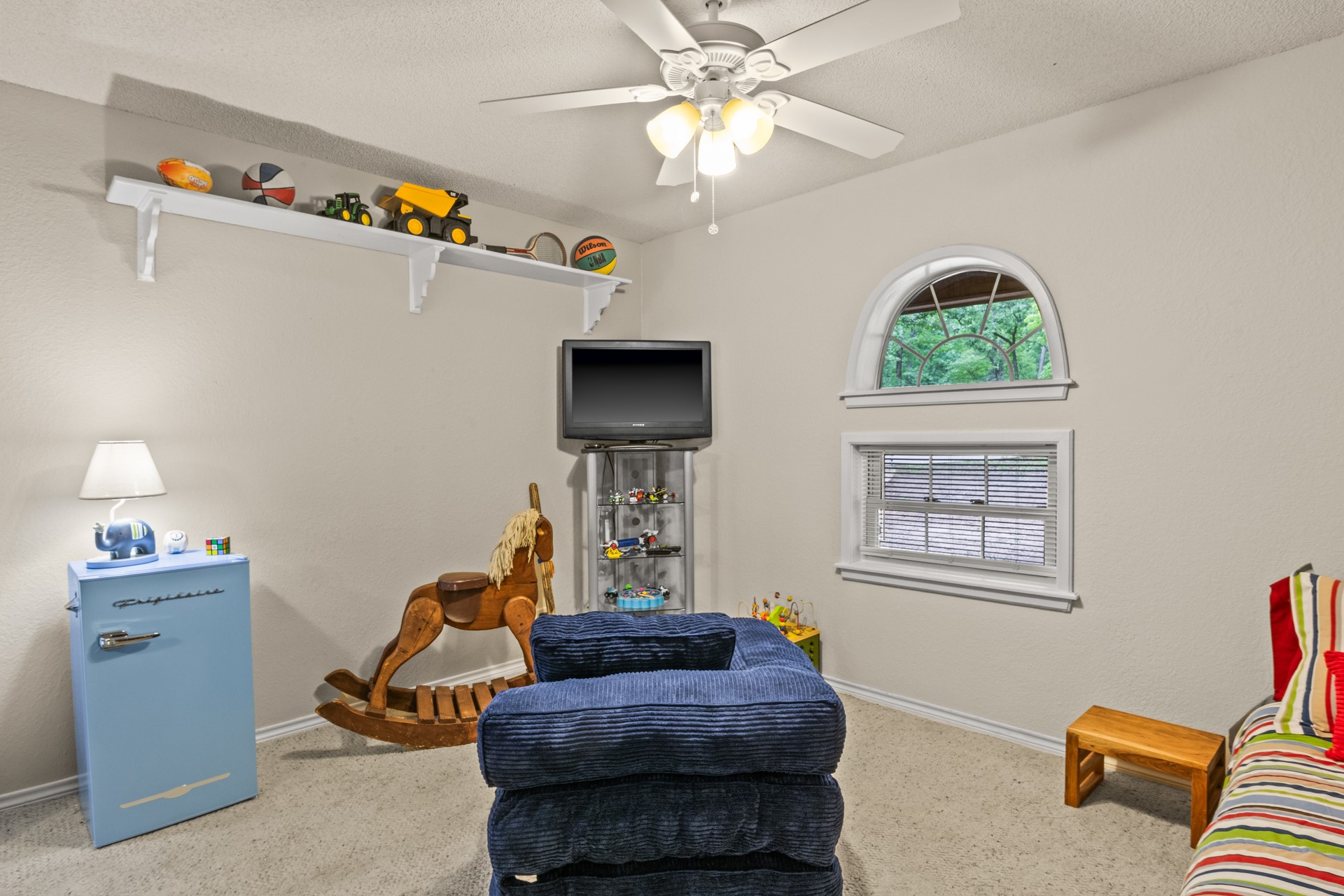 351 Private Road 8572