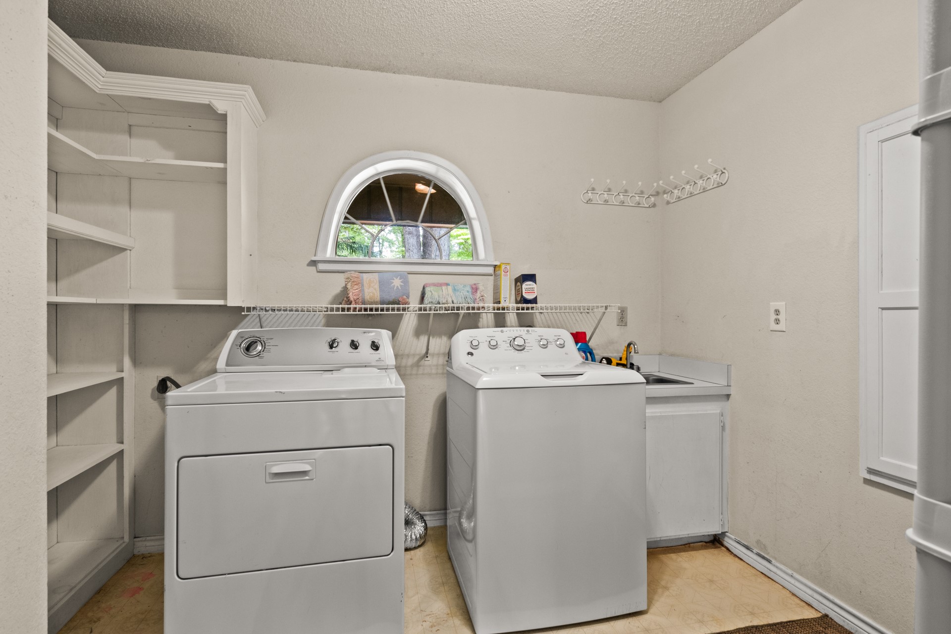 351 Private Road 8572