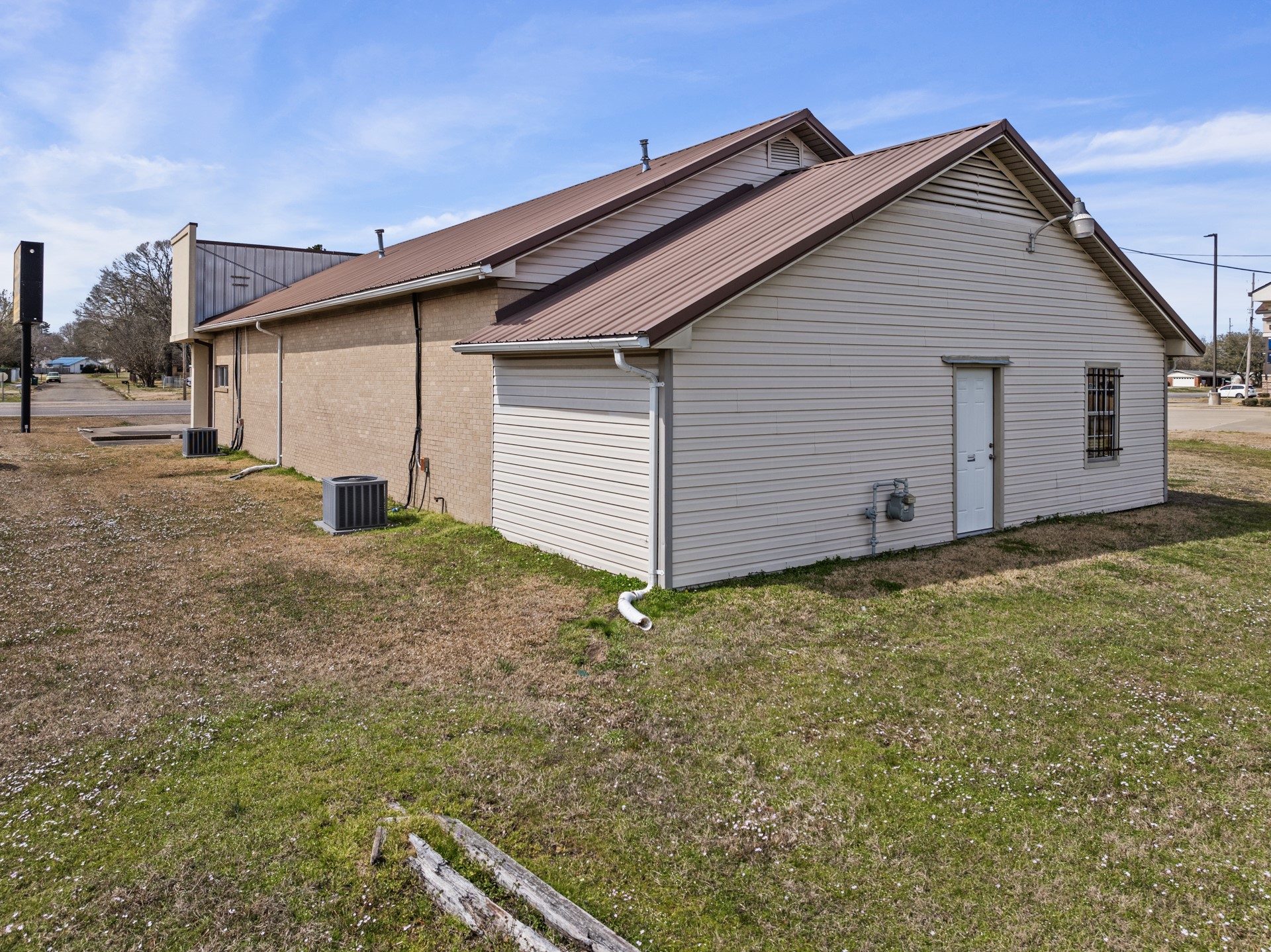412 N McCoy Boulevard