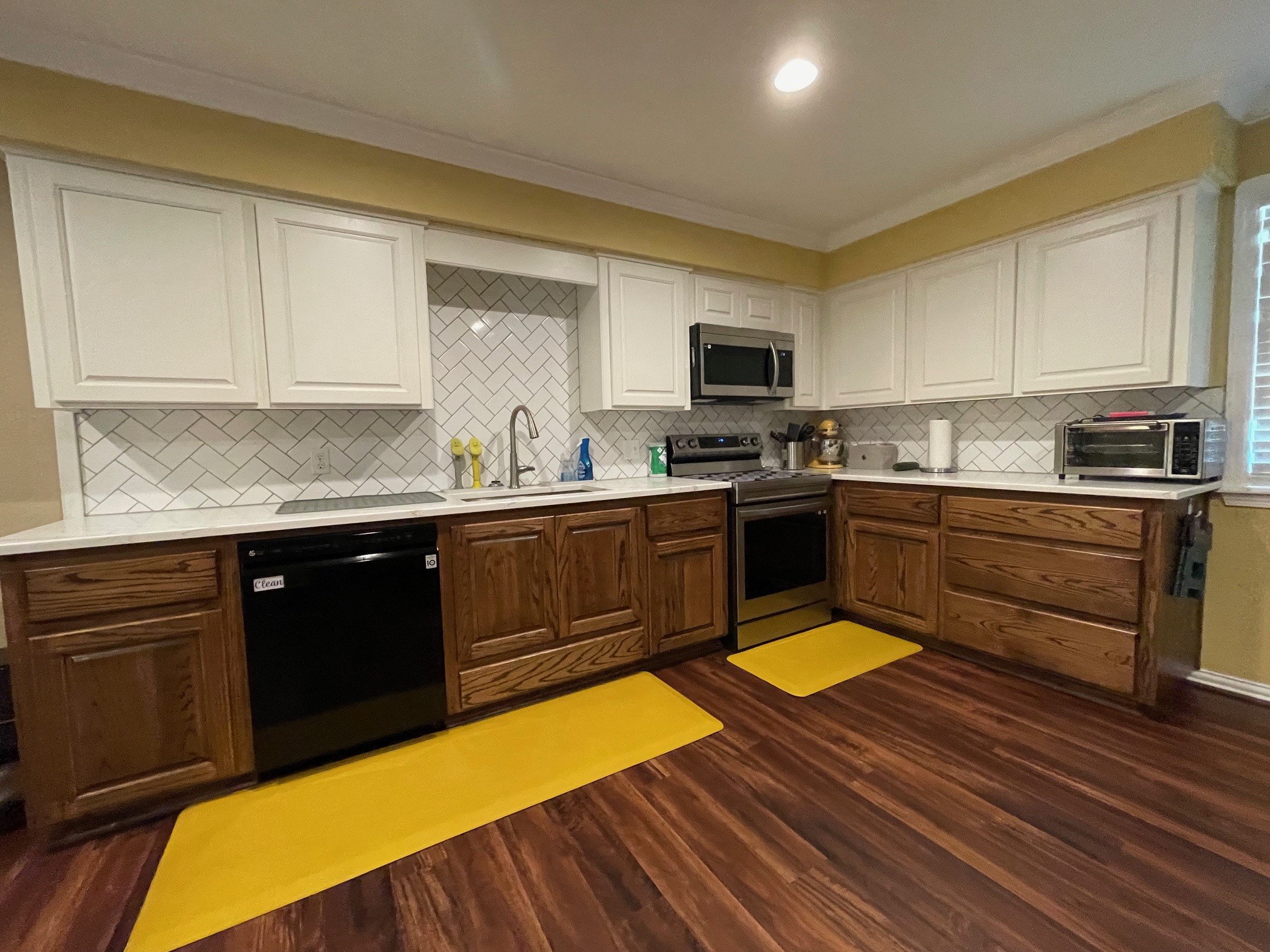 4054 Lakeshore Drive