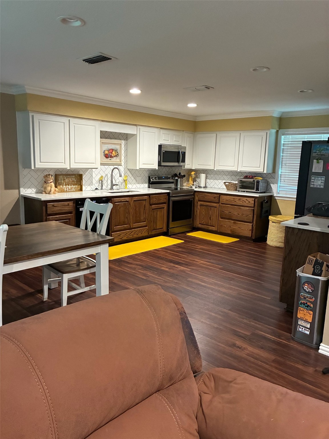 4054 Lakeshore Drive