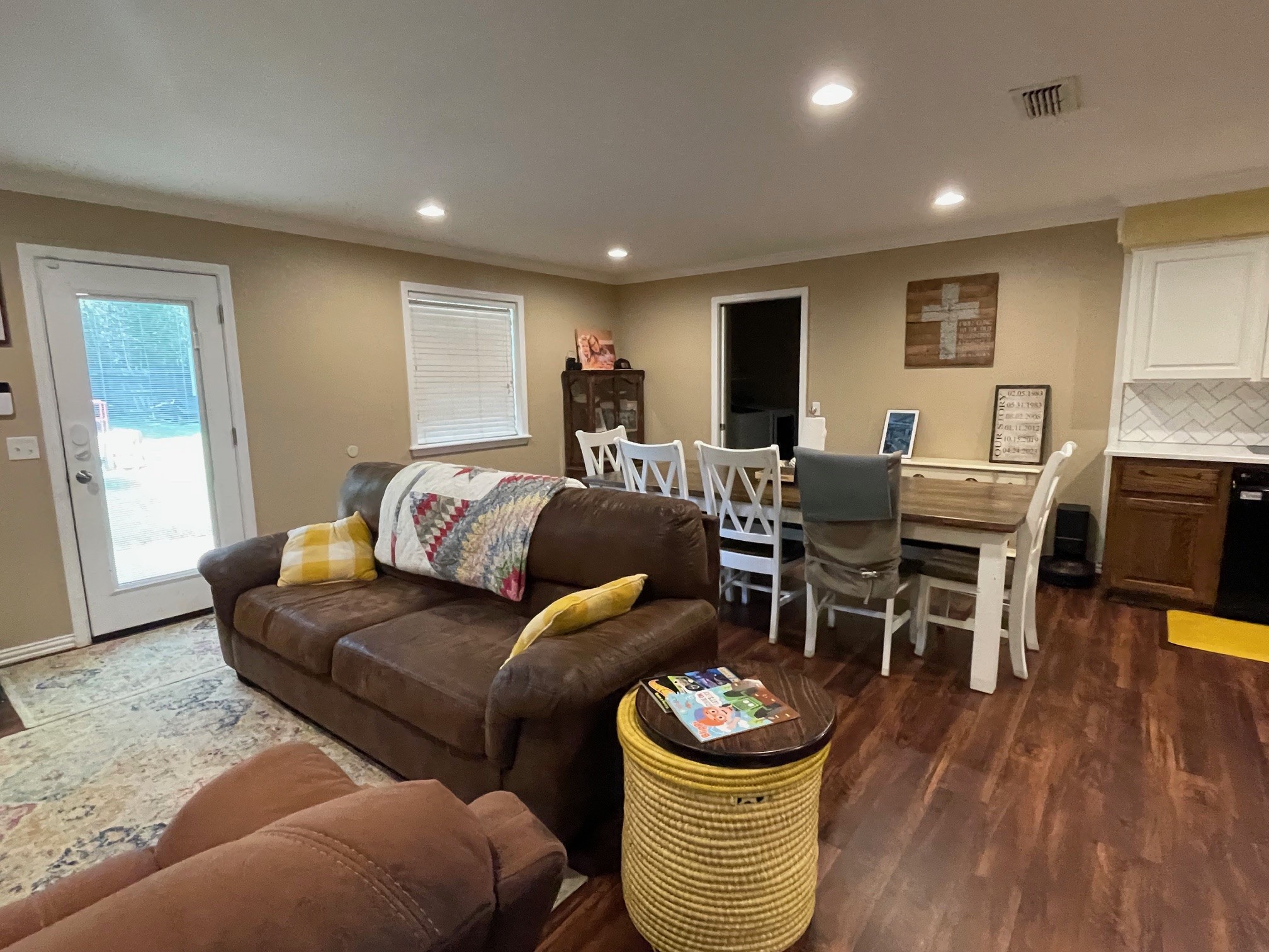 4054 Lakeshore Drive