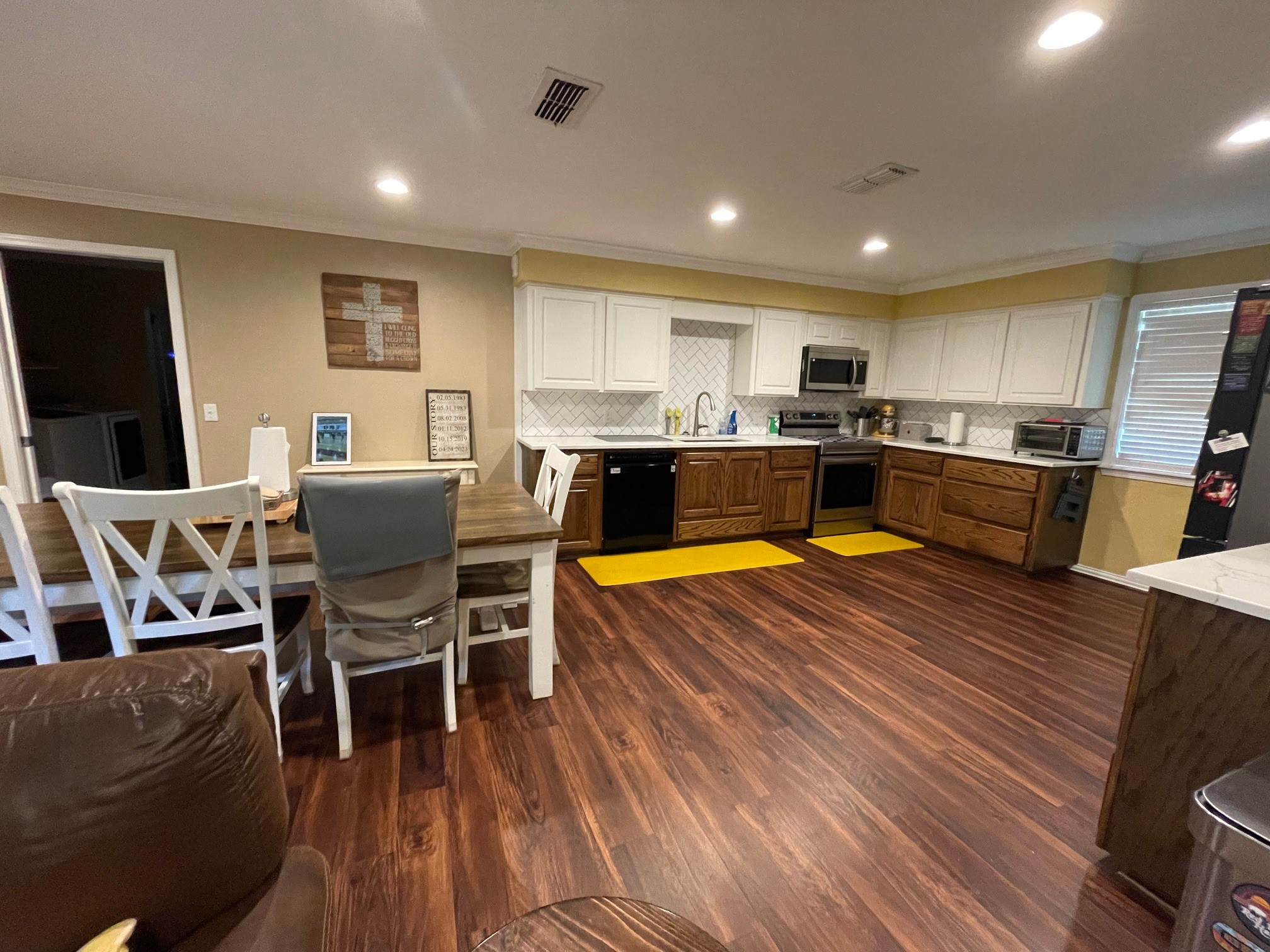 4054 Lakeshore Drive