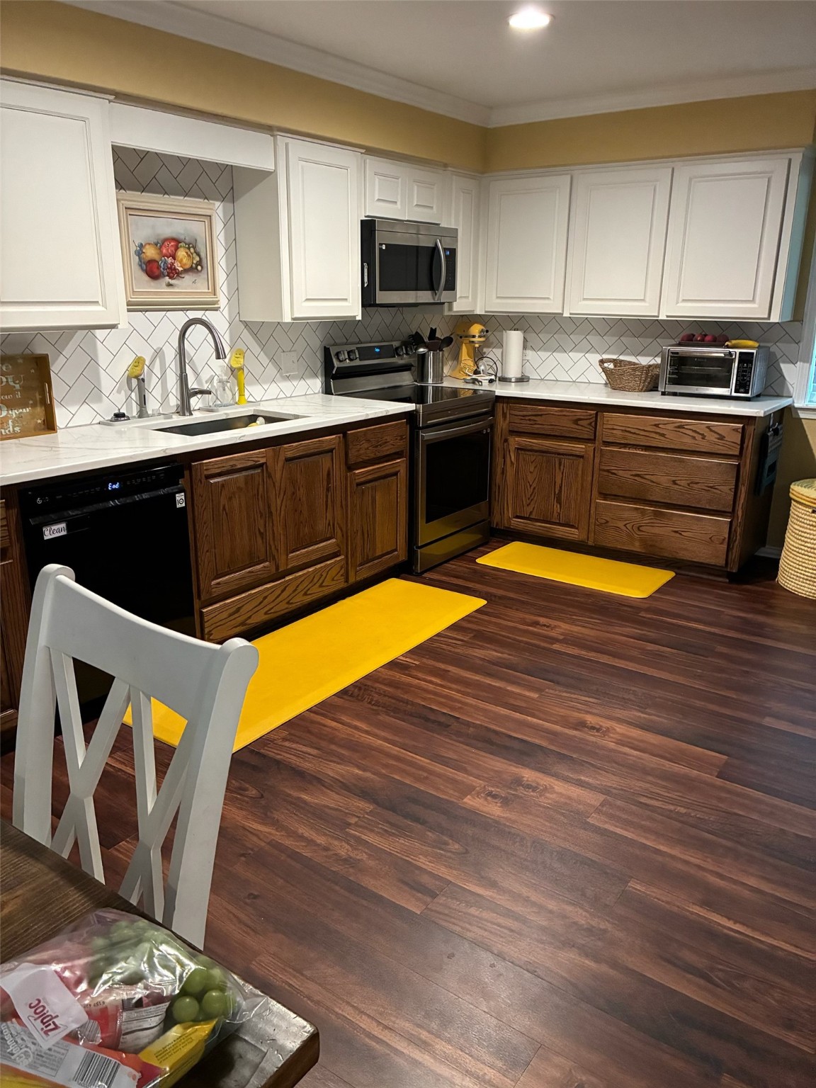 4054 Lakeshore Drive