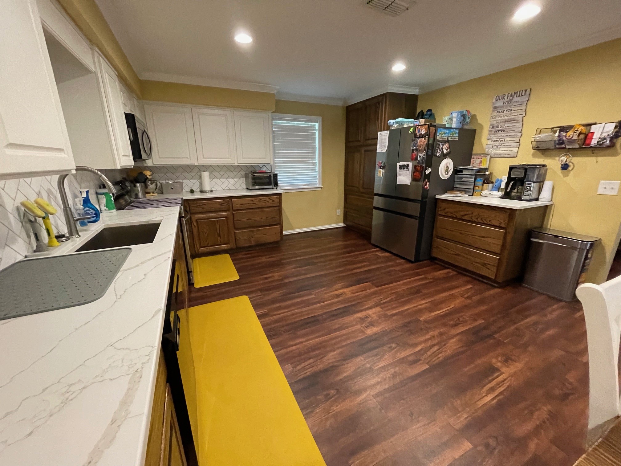 4054 Lakeshore Drive