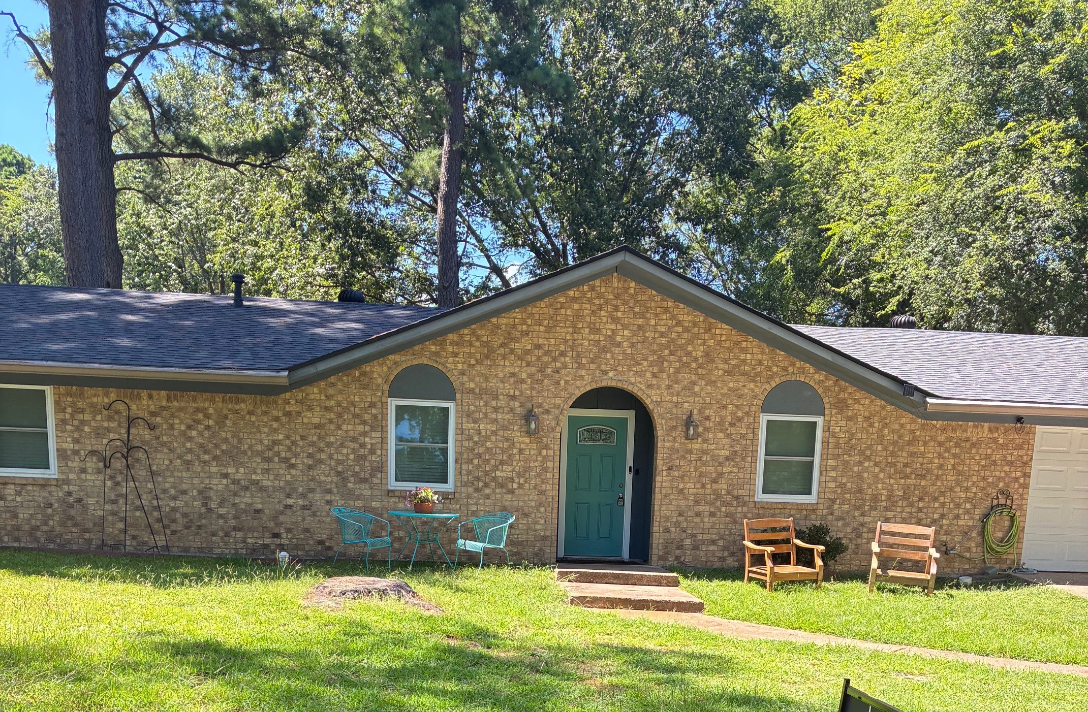 4054 Lakeshore Drive