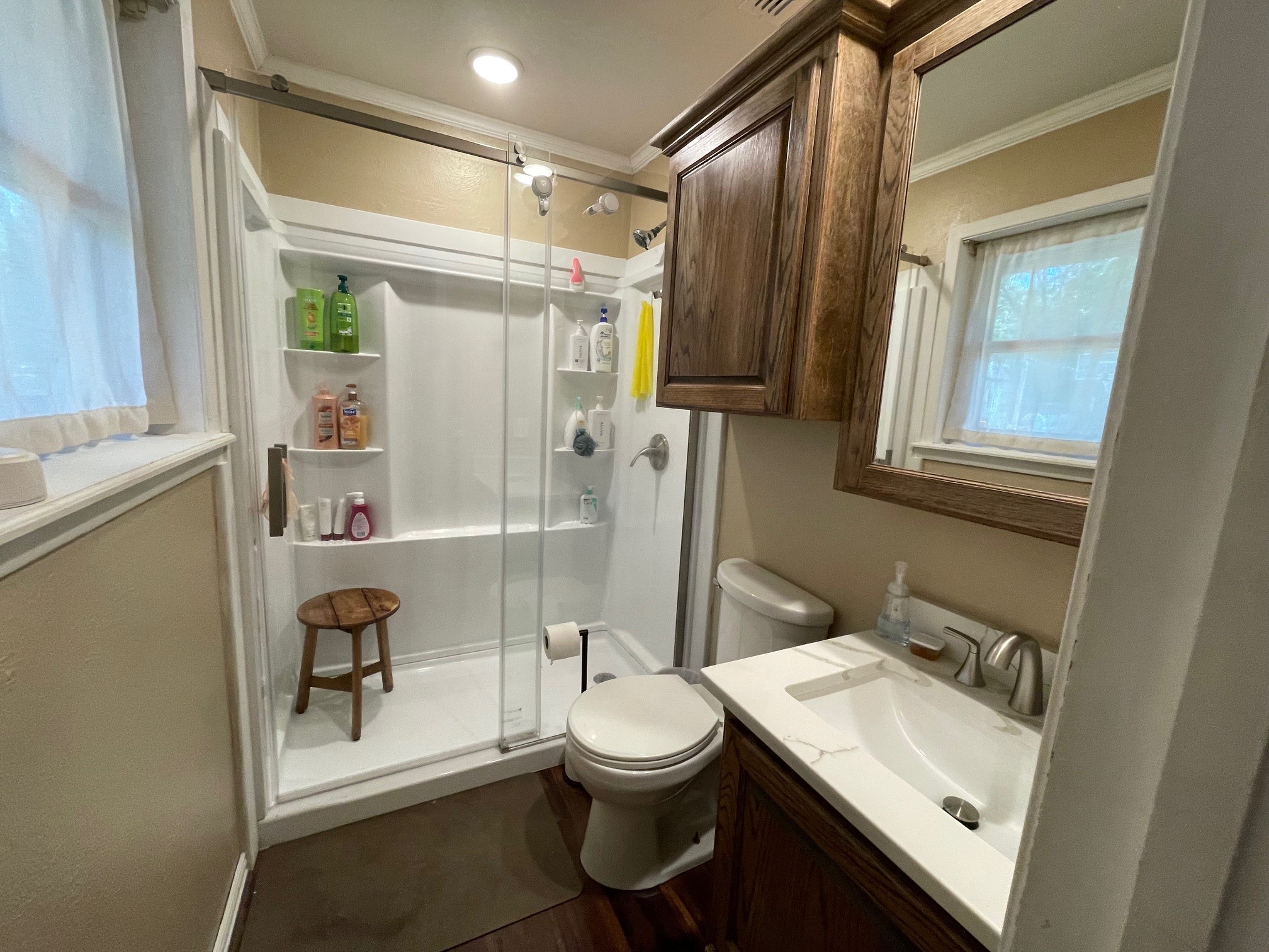 4054 Lakeshore Drive