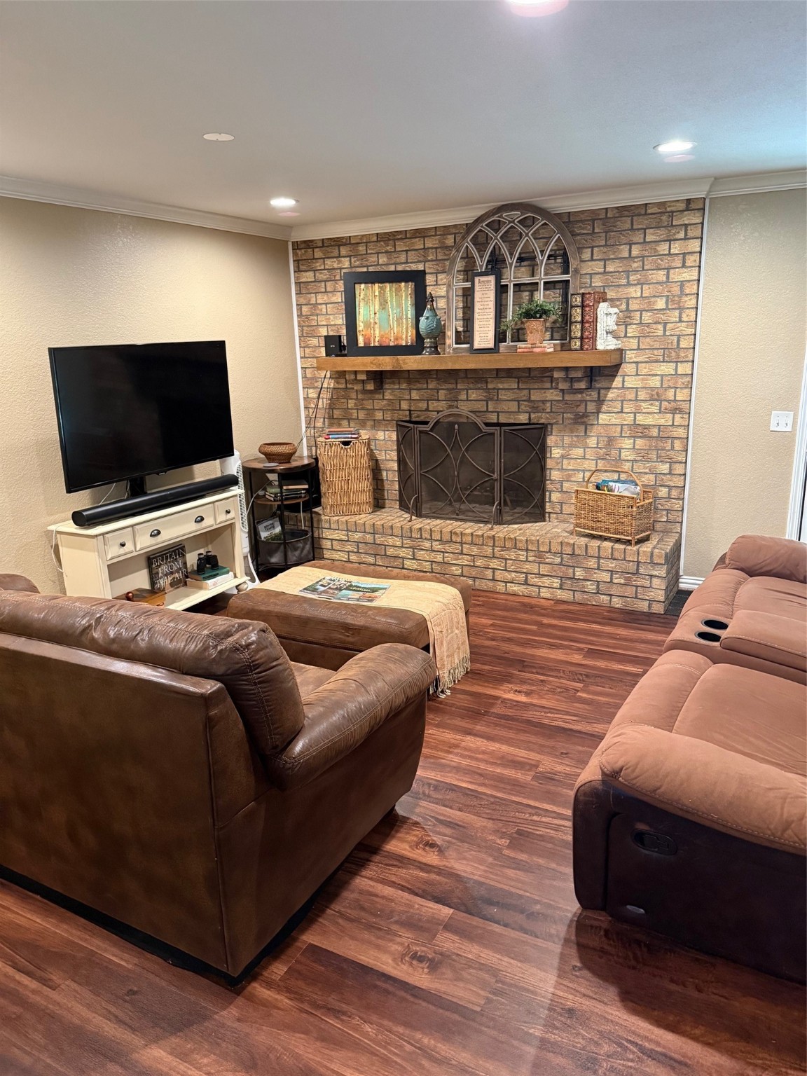 4054 Lakeshore Drive