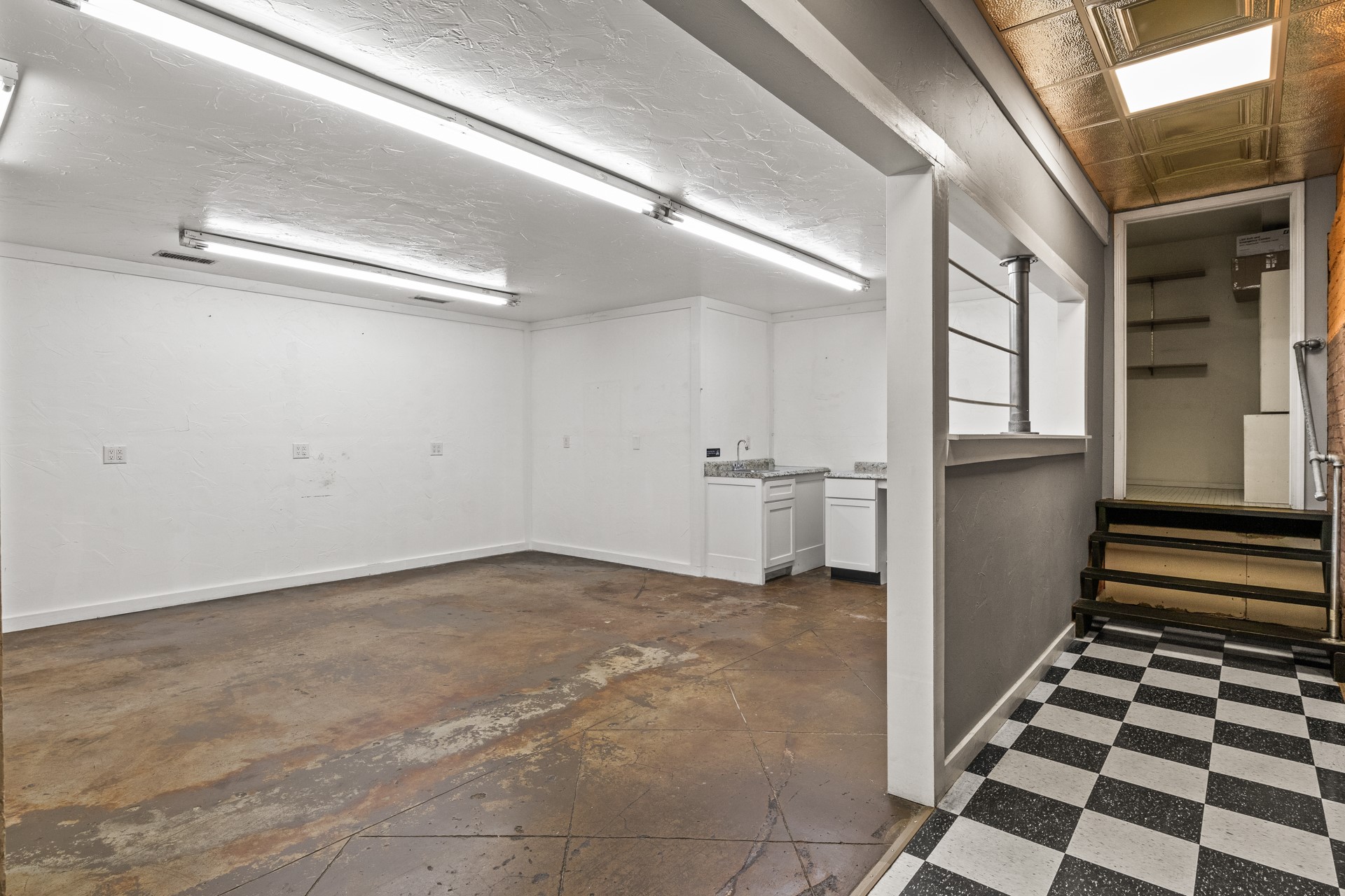 112 W 2nd Street