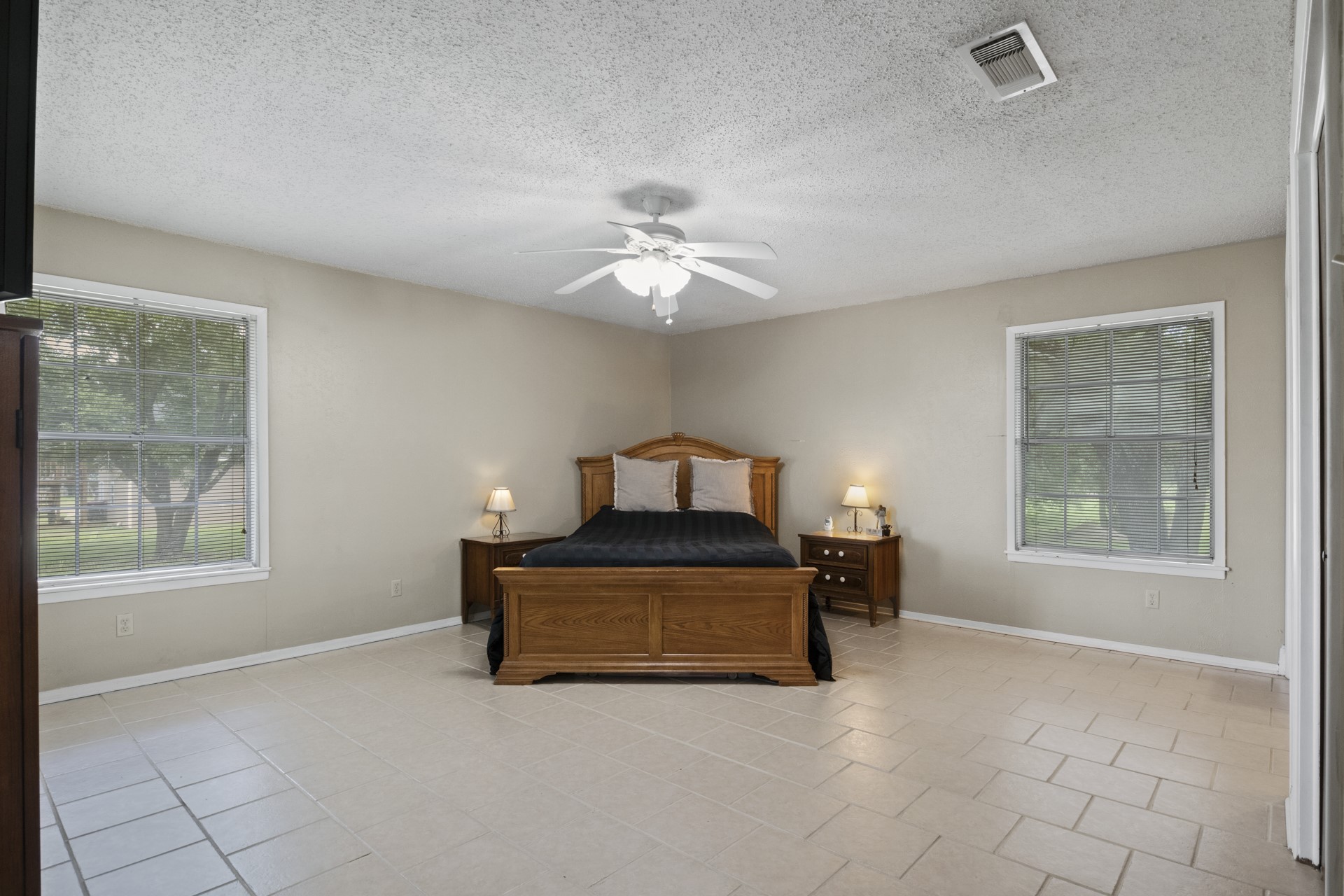 5161 N Highway 271