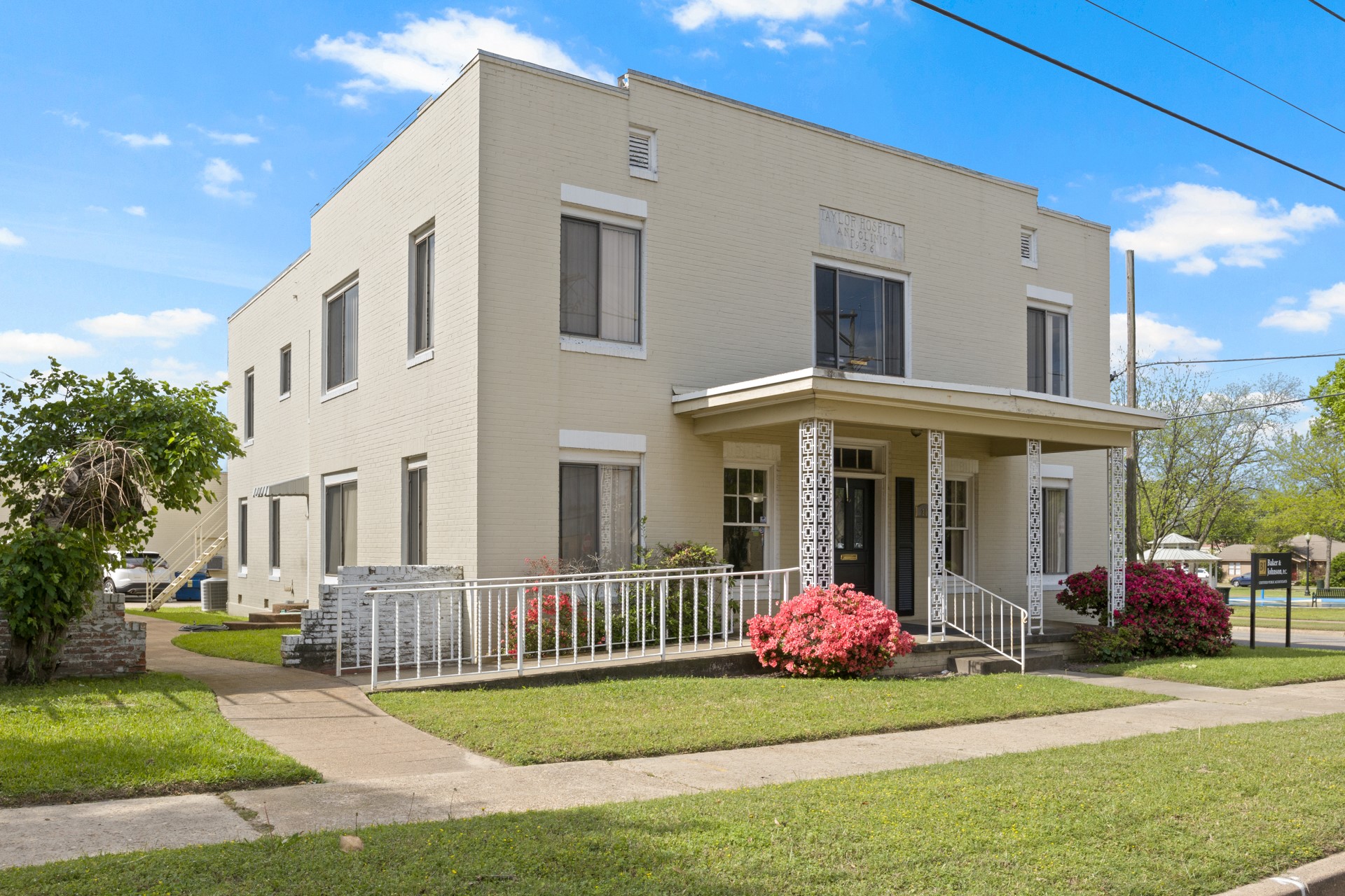 207 W 3rd Street