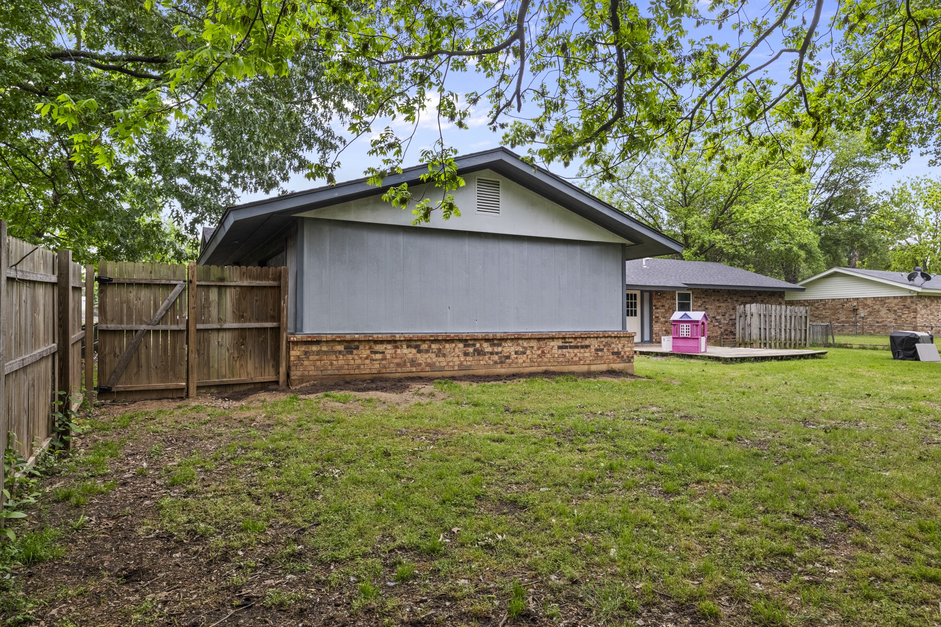 202 Mockingbird Cir