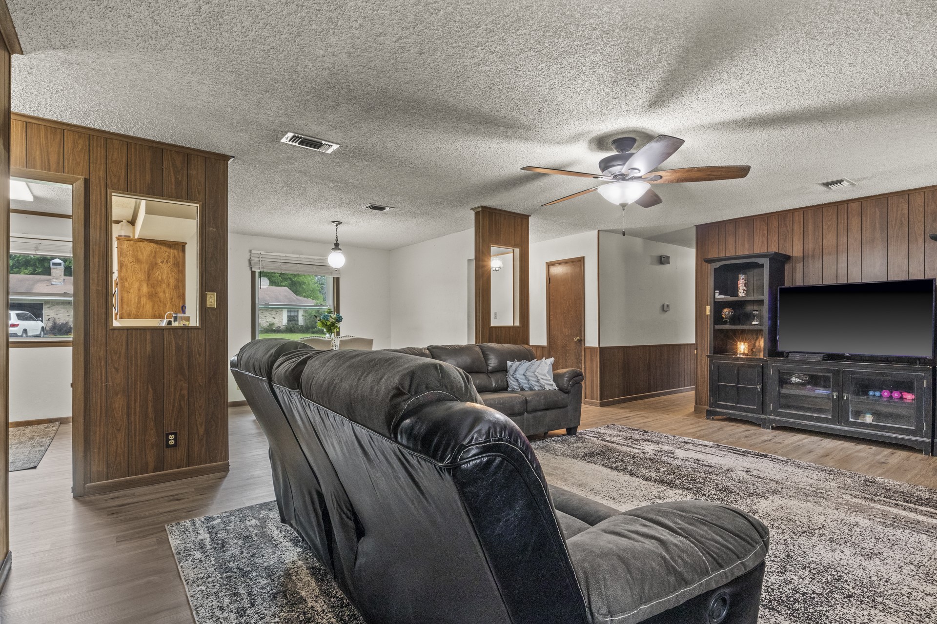 202 Mockingbird Cir