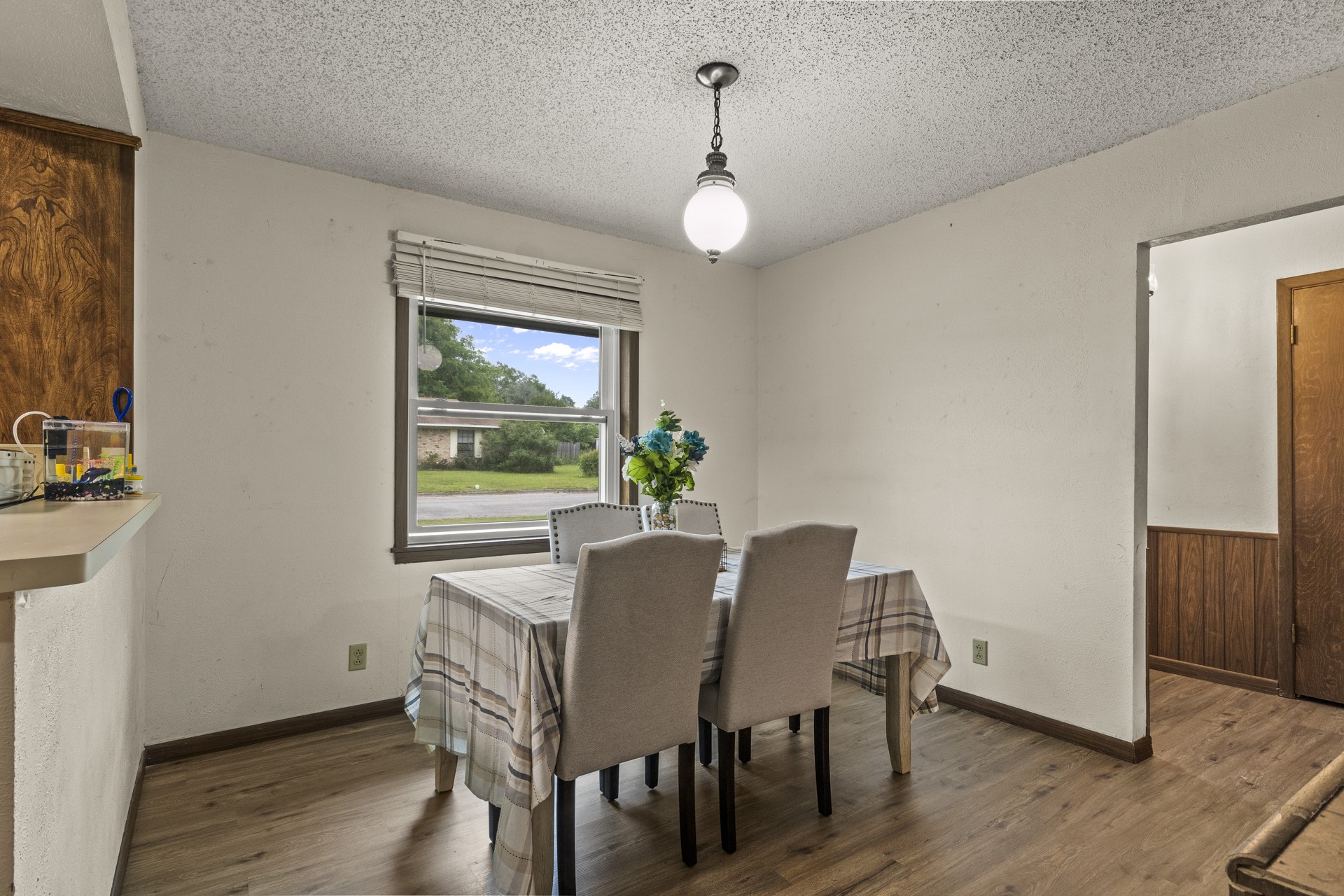 202 Mockingbird Cir