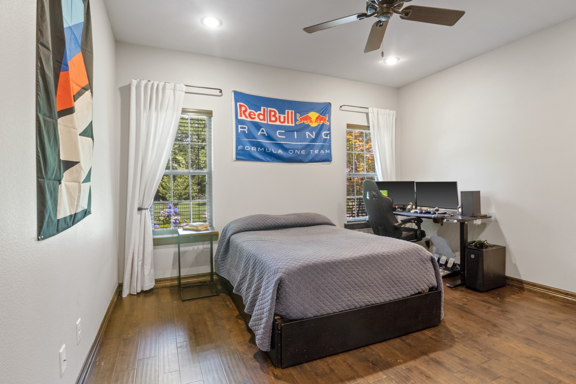 909 Holly Hill