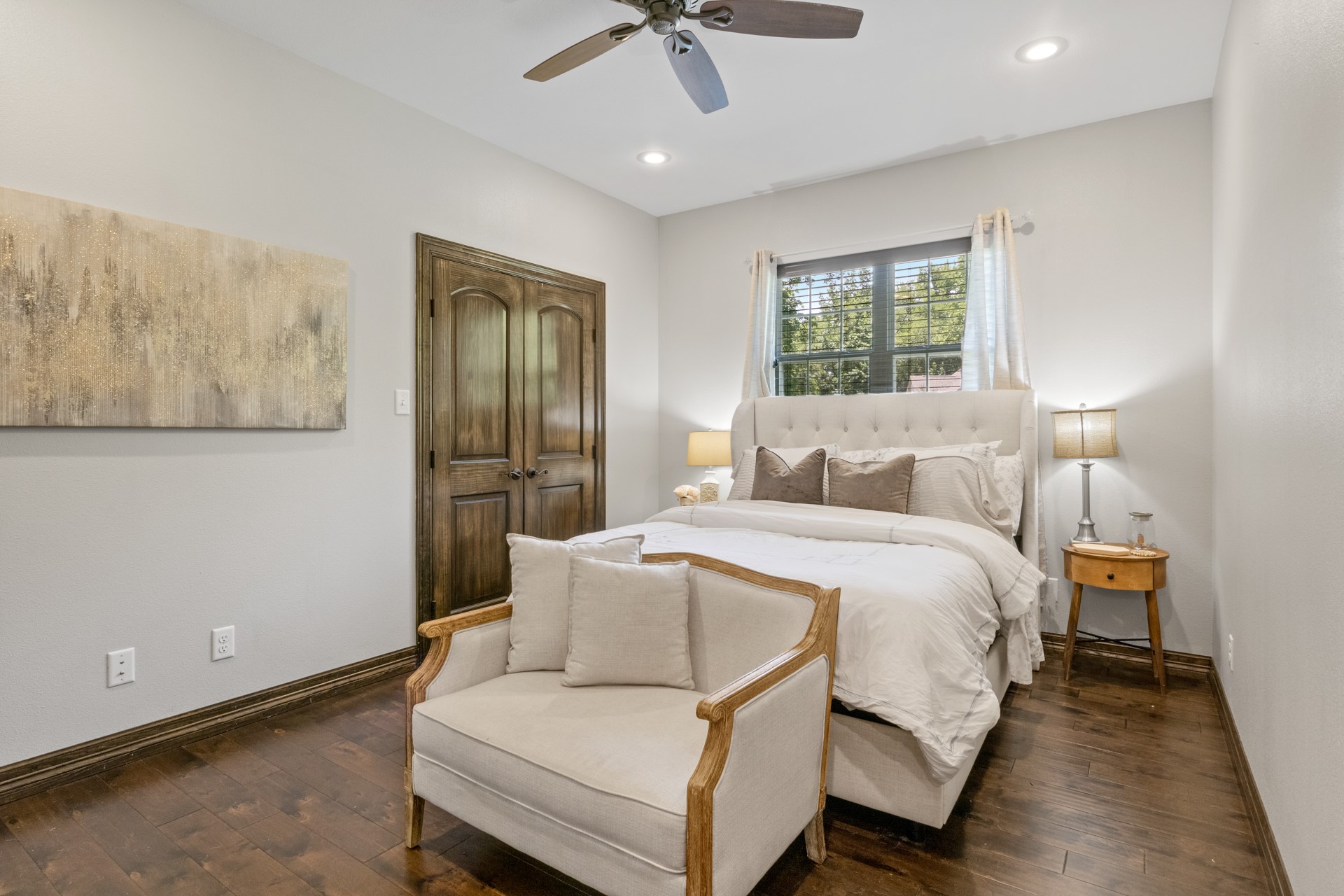 909 Holly Hill