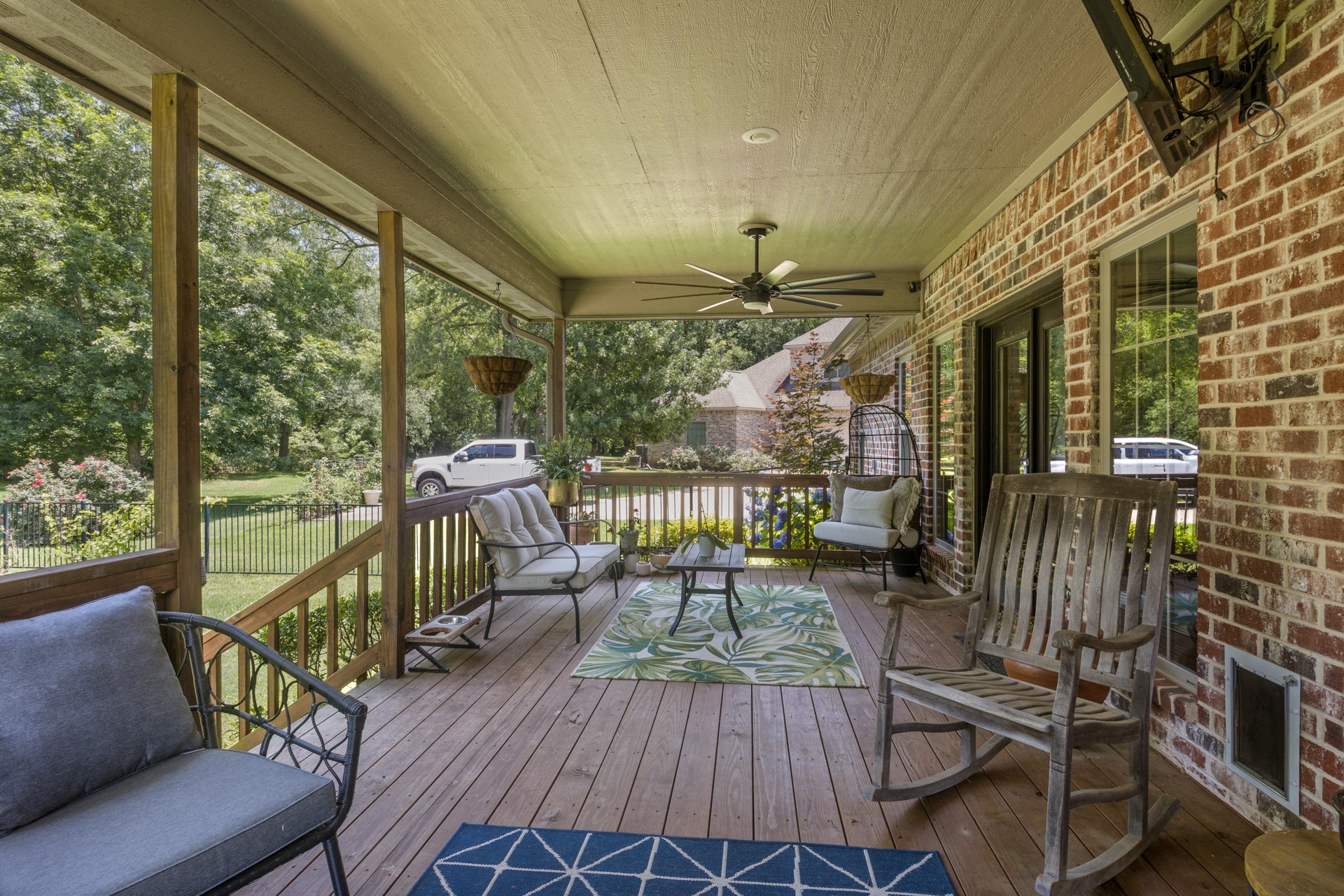 909 Holly Hill