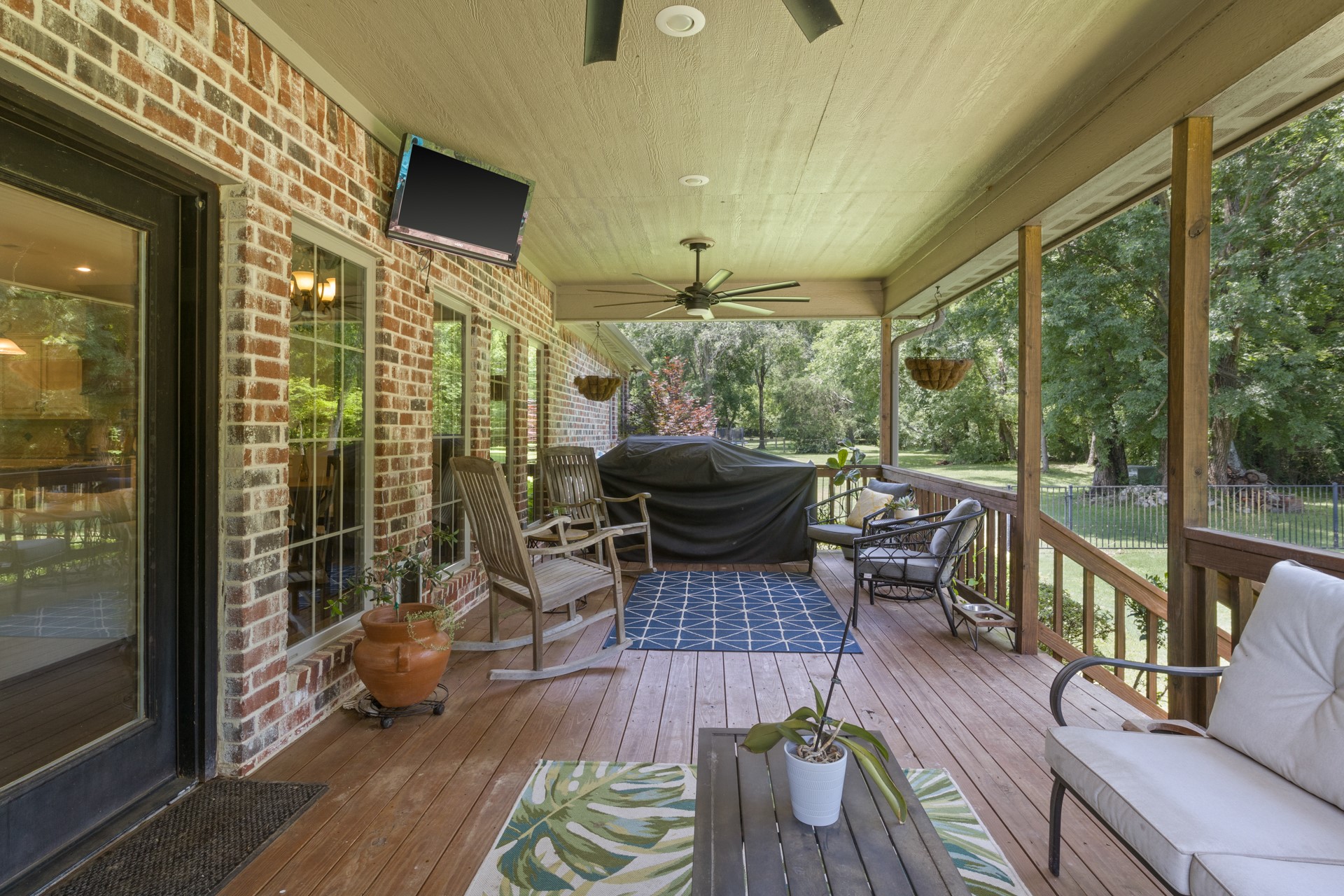 909 Holly Hill