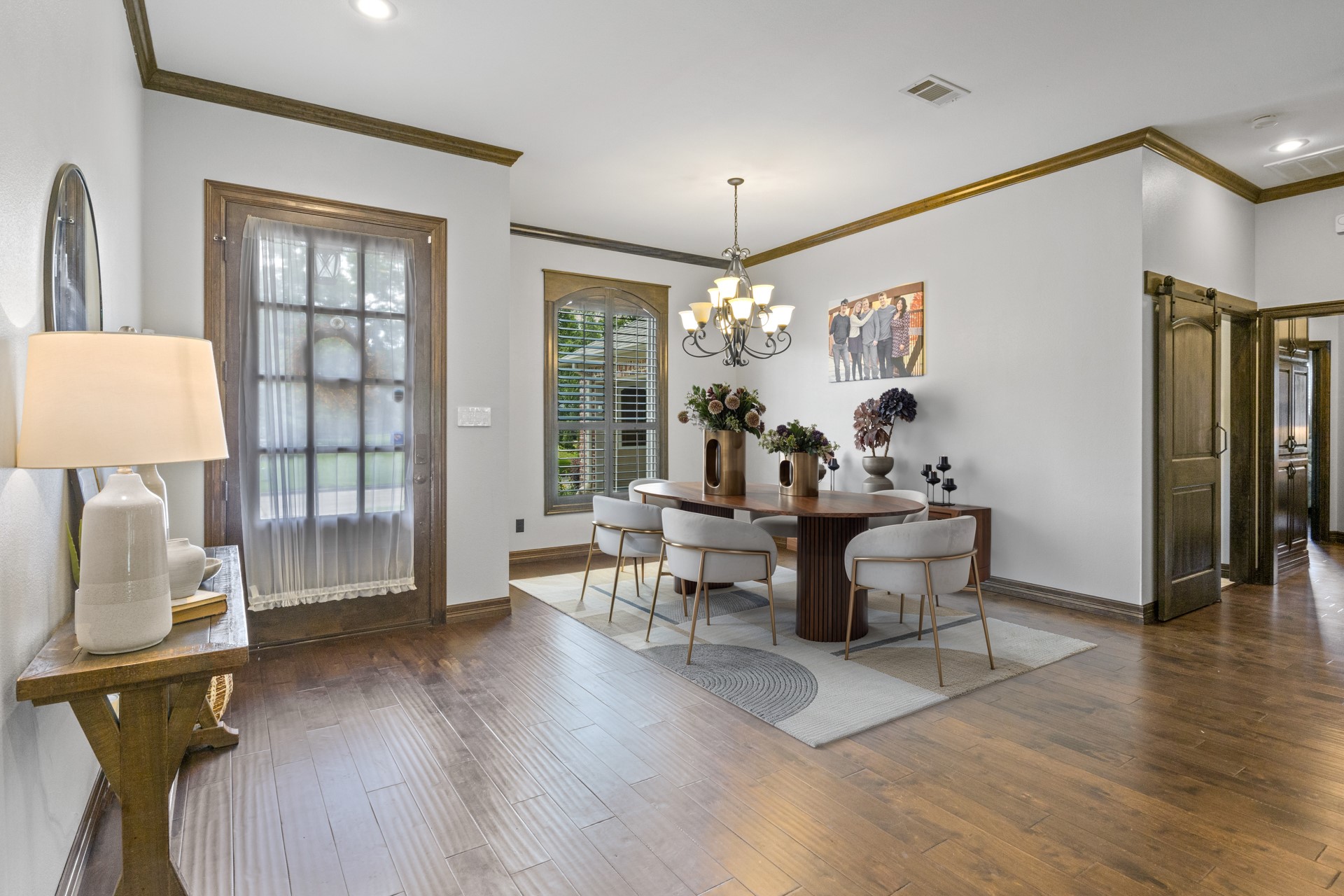 909 Holly Hill